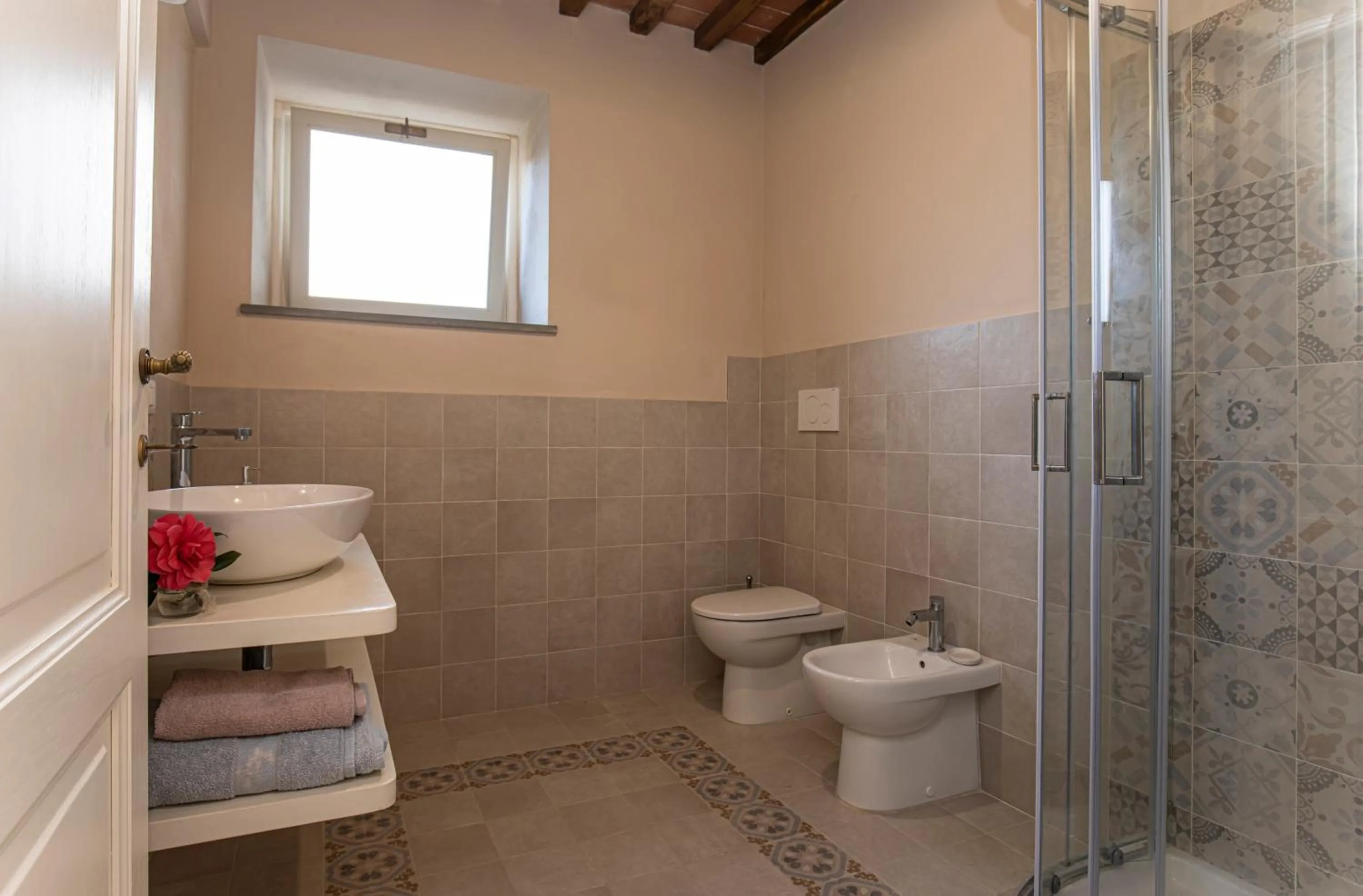Bathroom in Garden Relays Villa Rosy