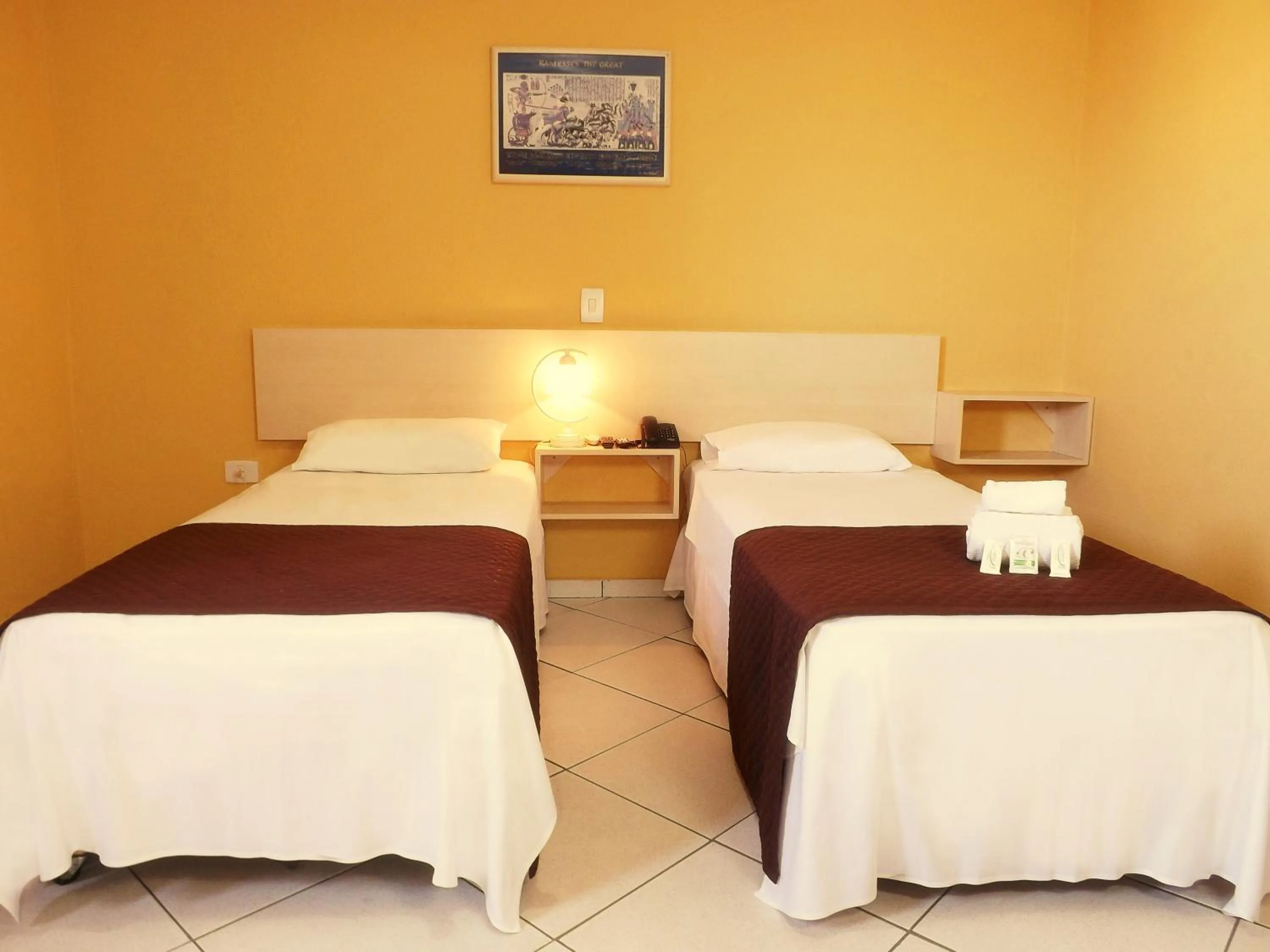 Bed in Londres Royal Hotel