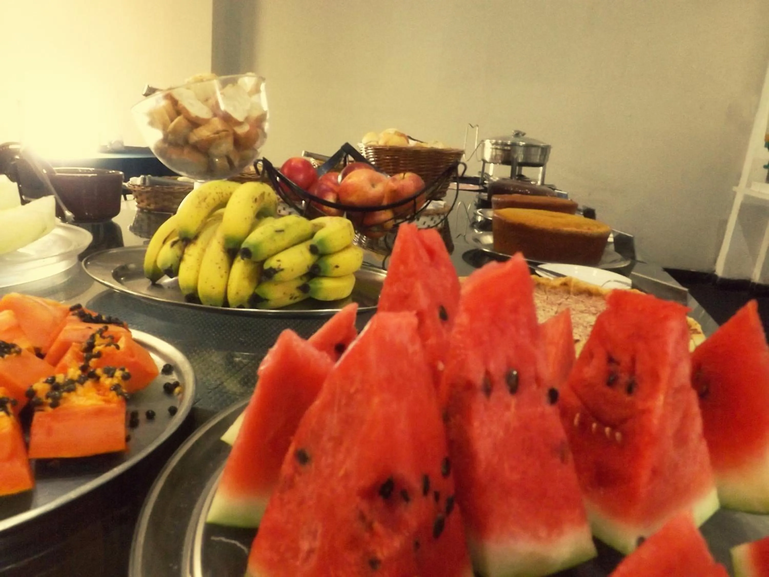 Continental breakfast in Londres Royal Hotel