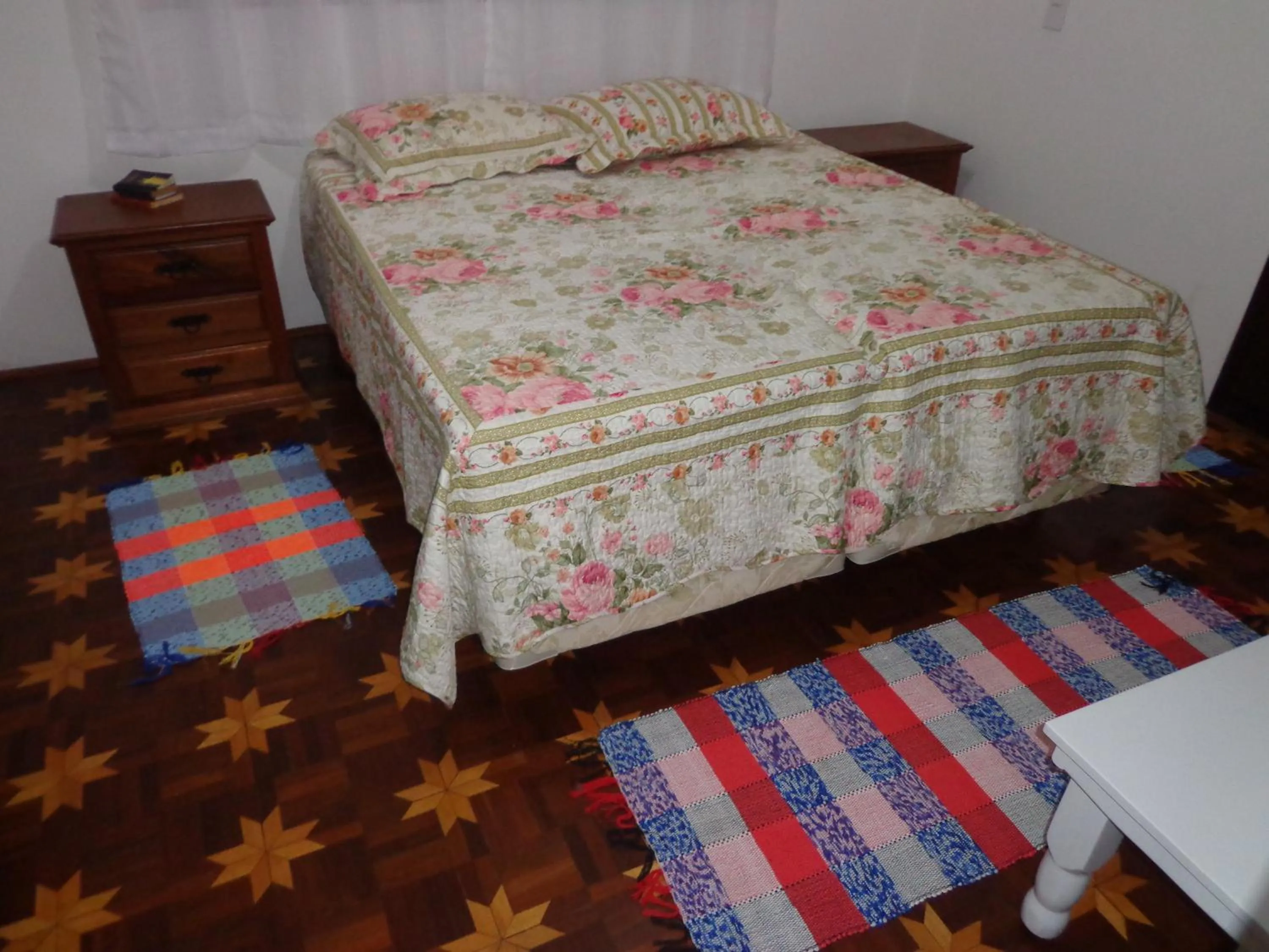 Shower, Bed in Ipê Rosa Hotel