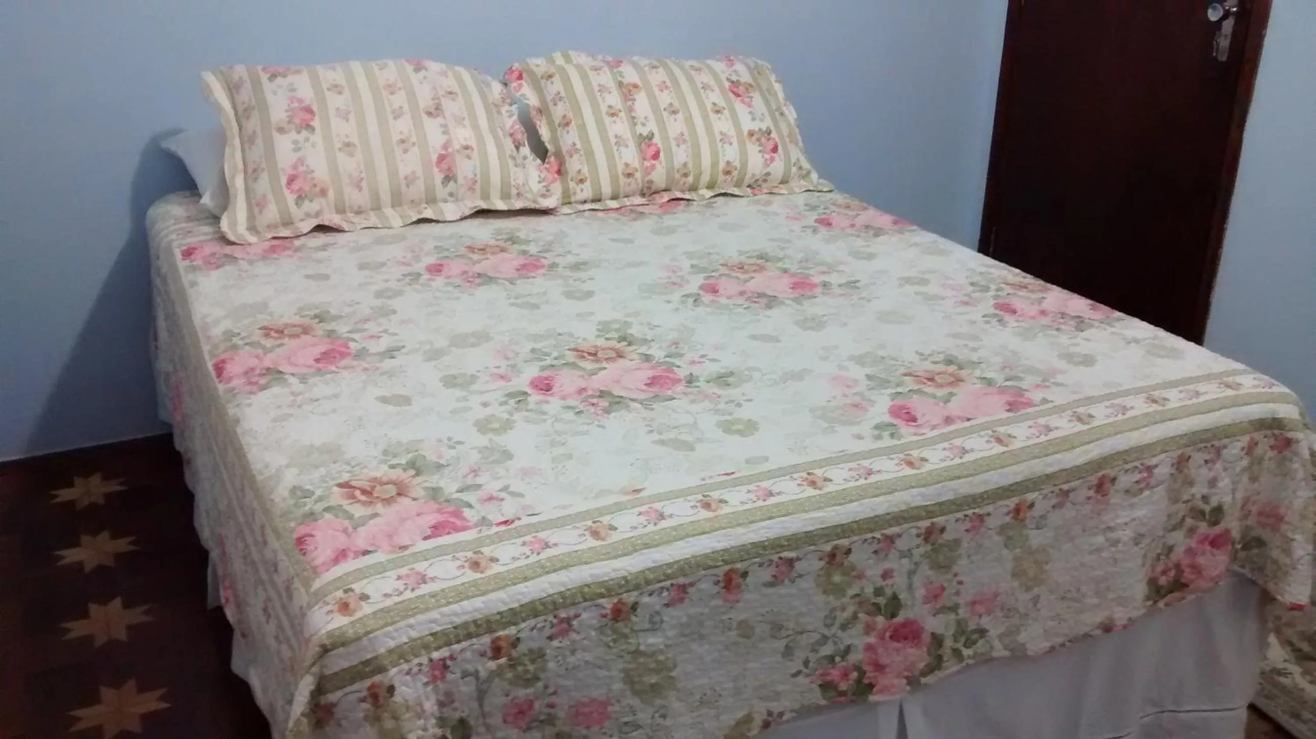 Shower, Bed in Ipê Rosa Hotel