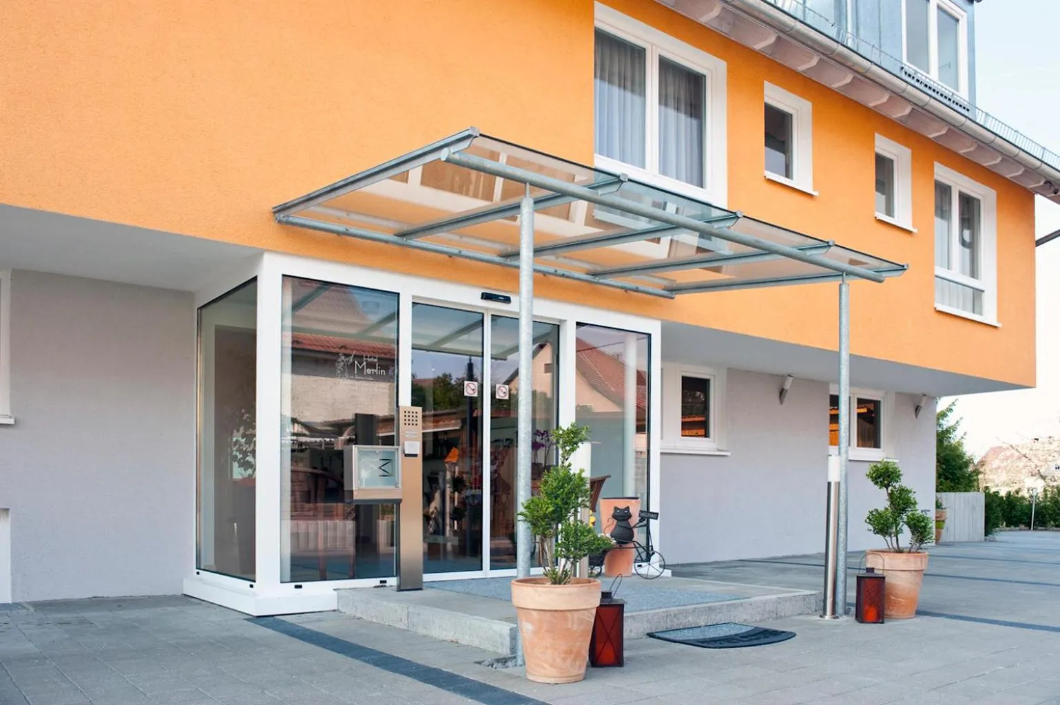 Facade/entrance in Hotel Merlin