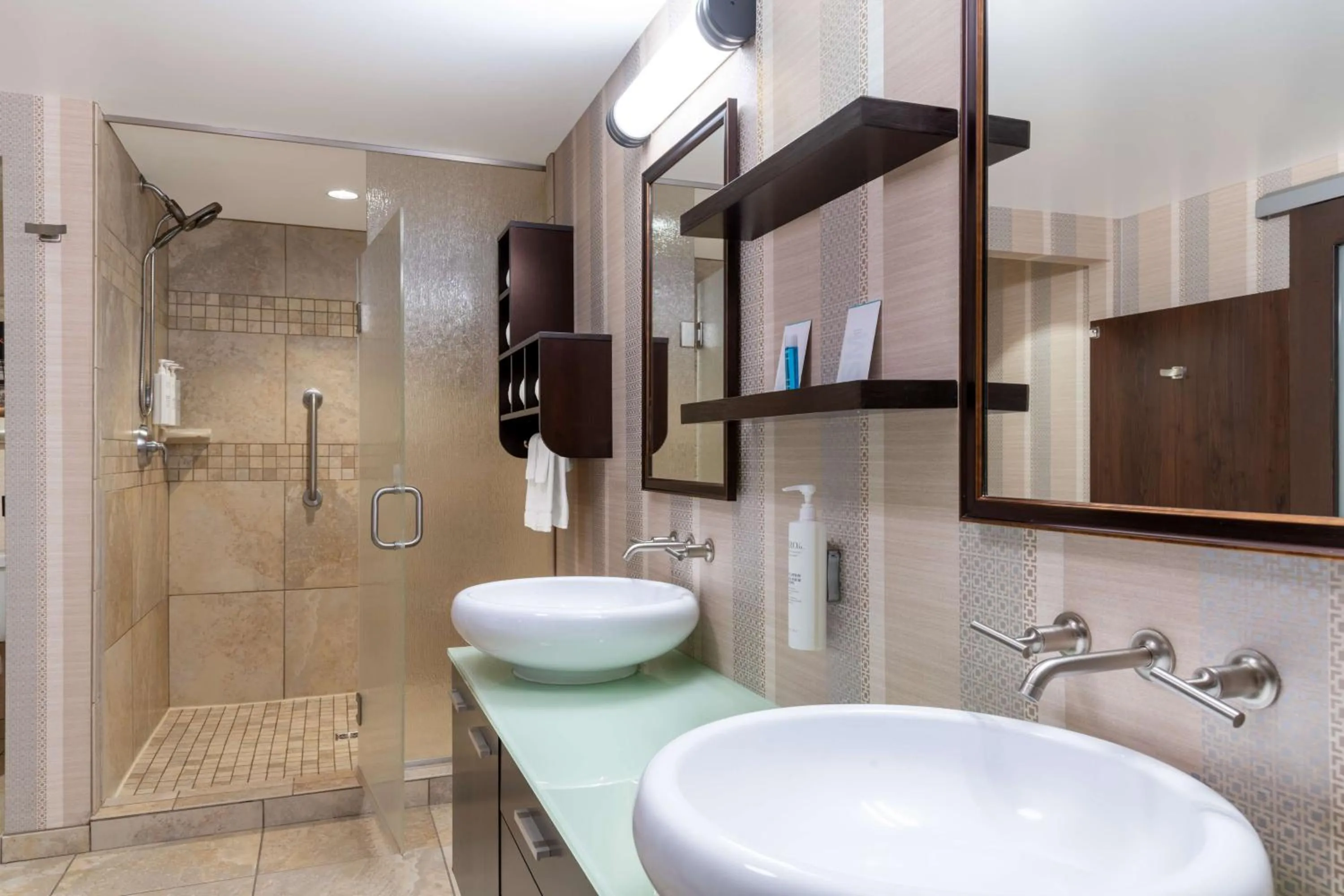 Bathroom in Hampton Inn & Suites Madison Downtown