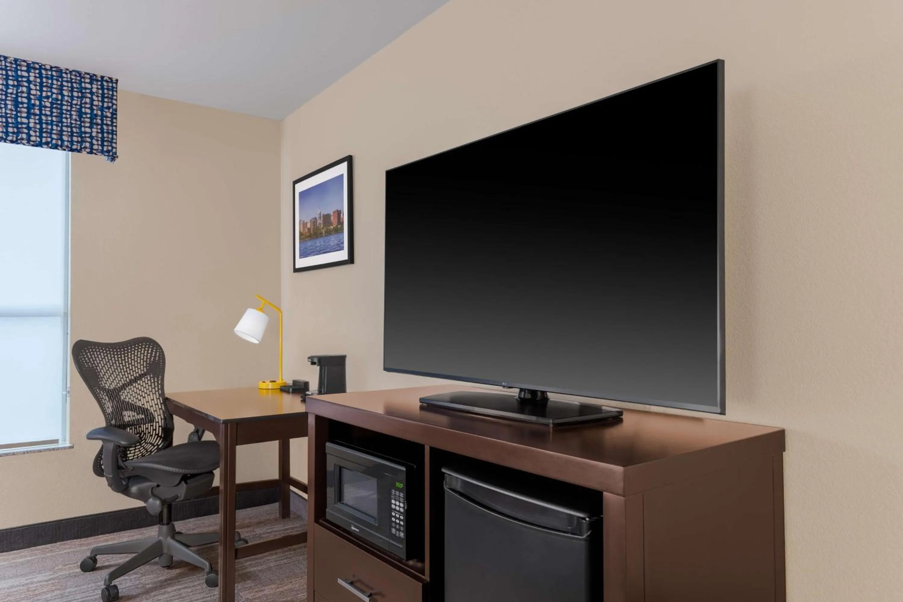 Bedroom in Hampton Inn & Suites Madison Downtown