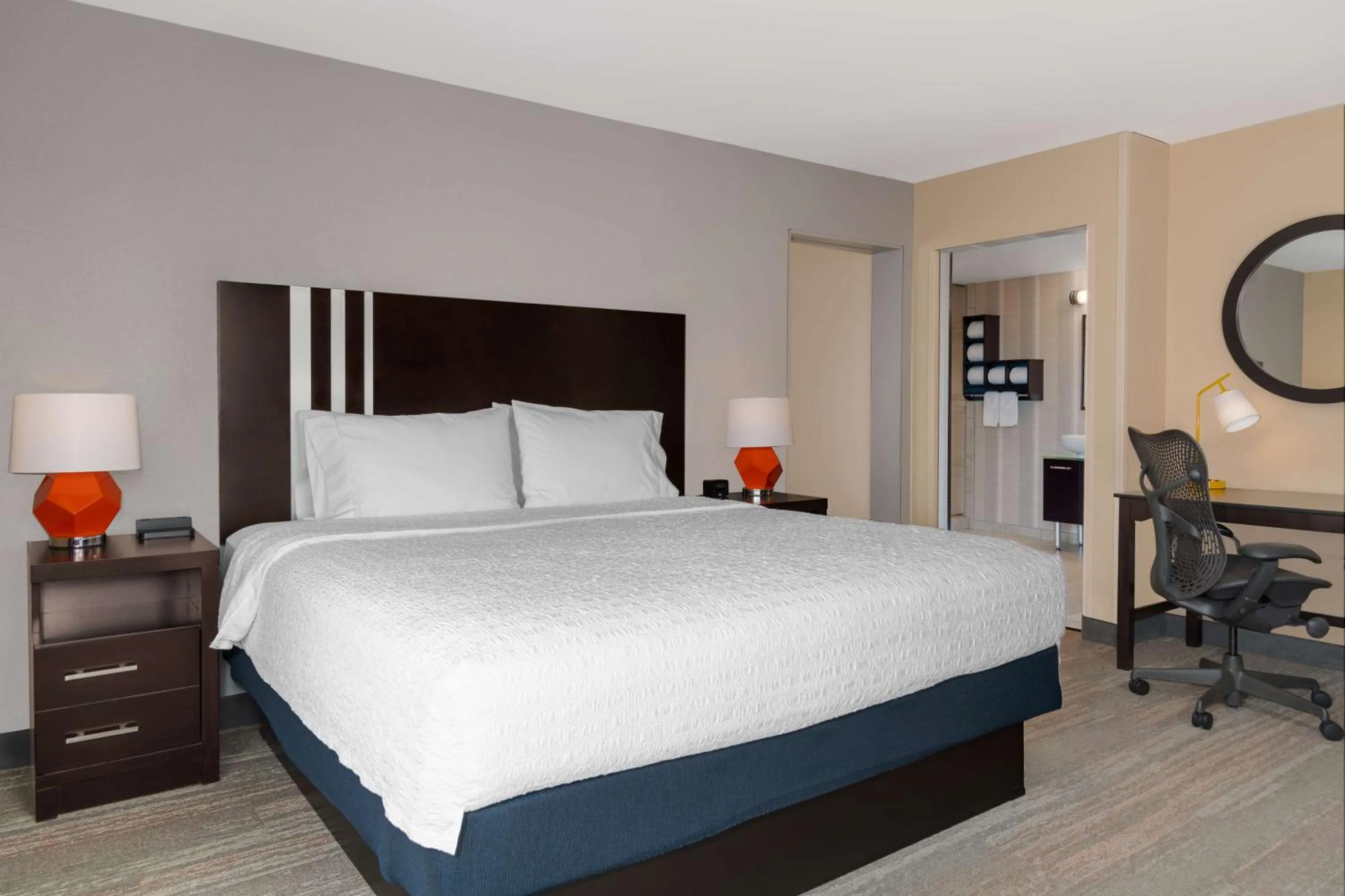 Bed in Hampton Inn & Suites Madison Downtown