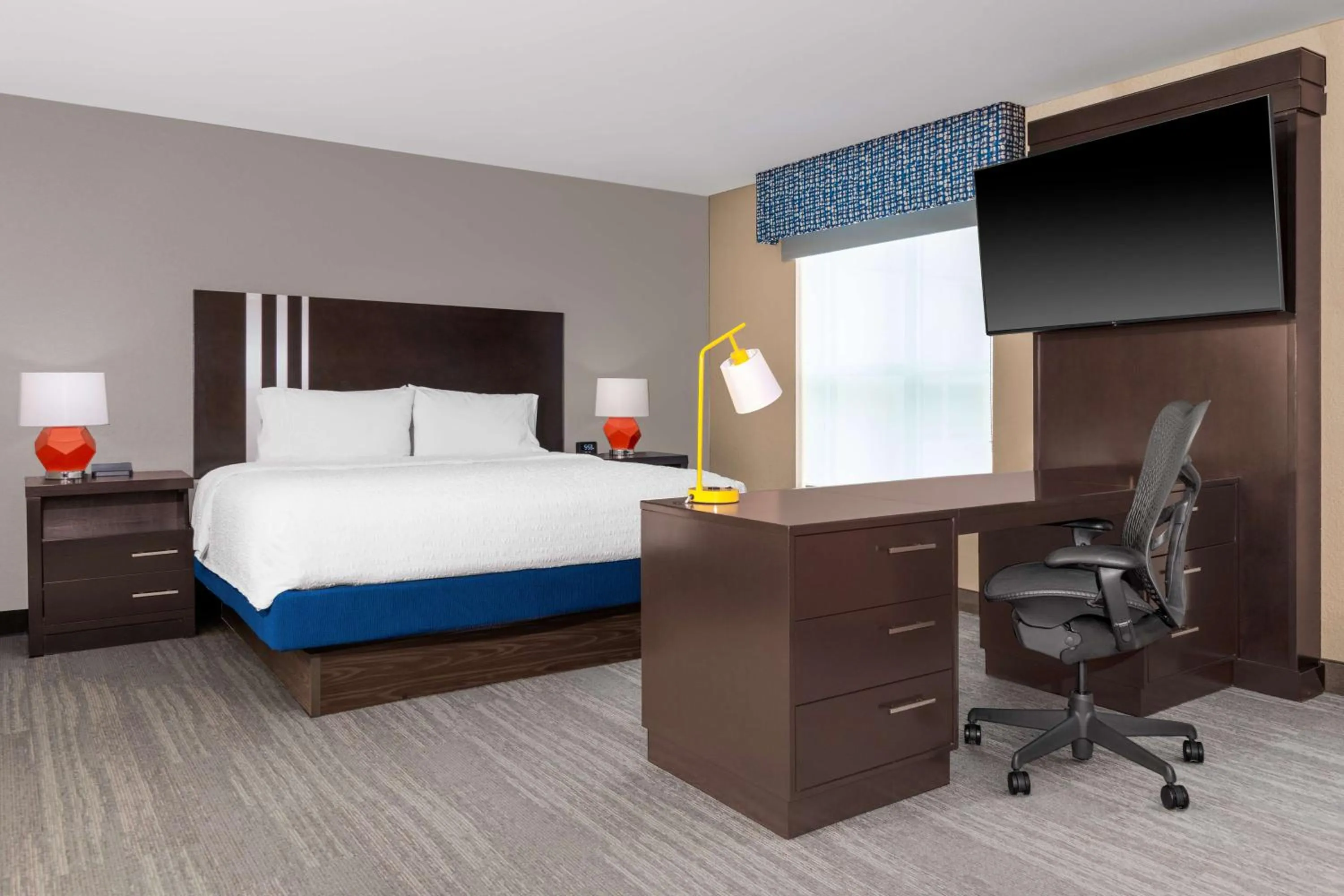 Bedroom, Bed in Hampton Inn & Suites Madison Downtown