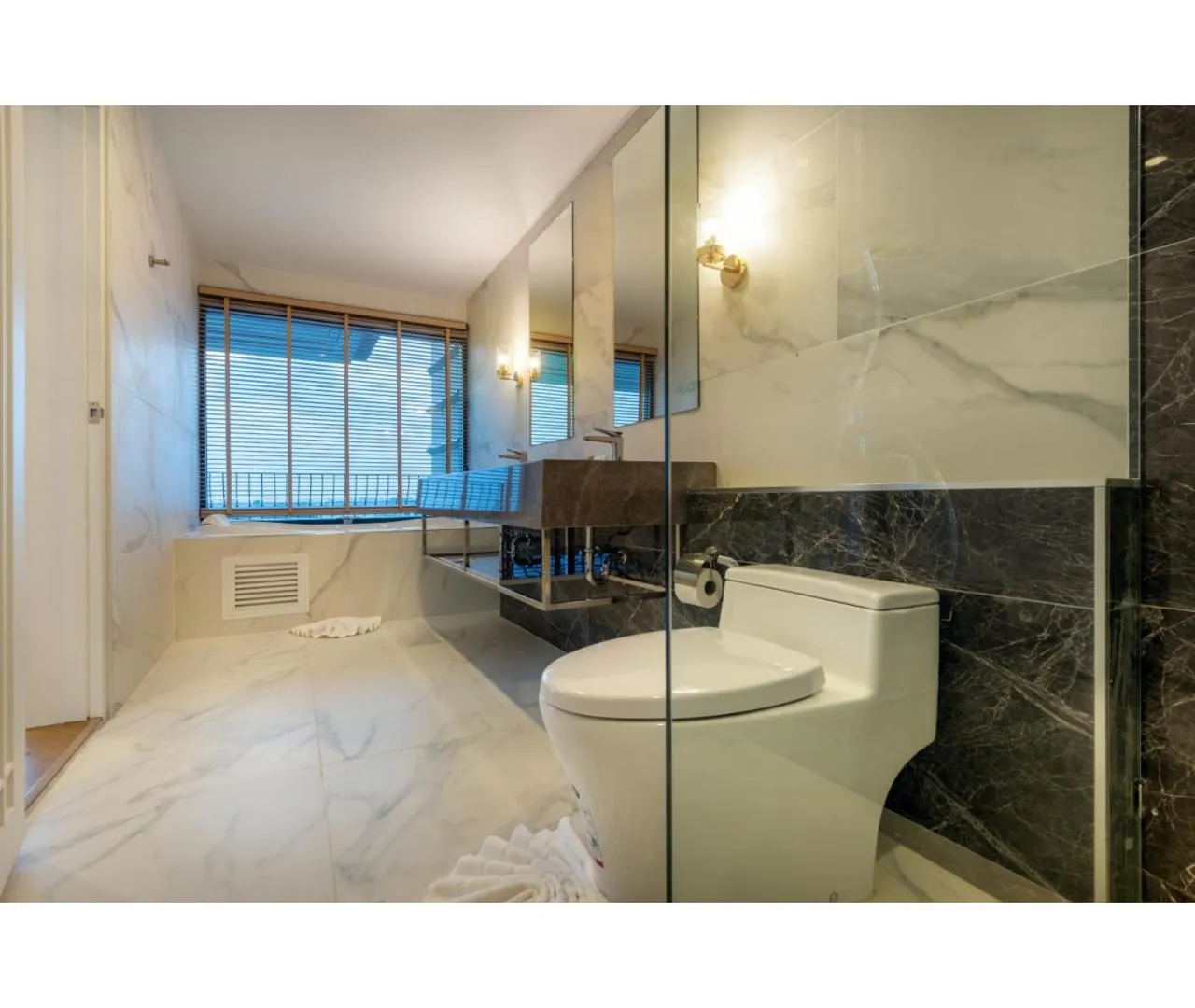 Bathroom in Nine River Hotel