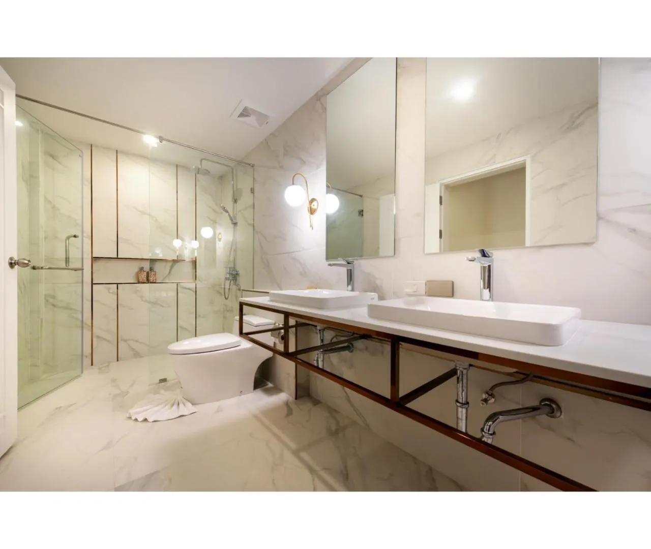 Bathroom in Nine River Hotel