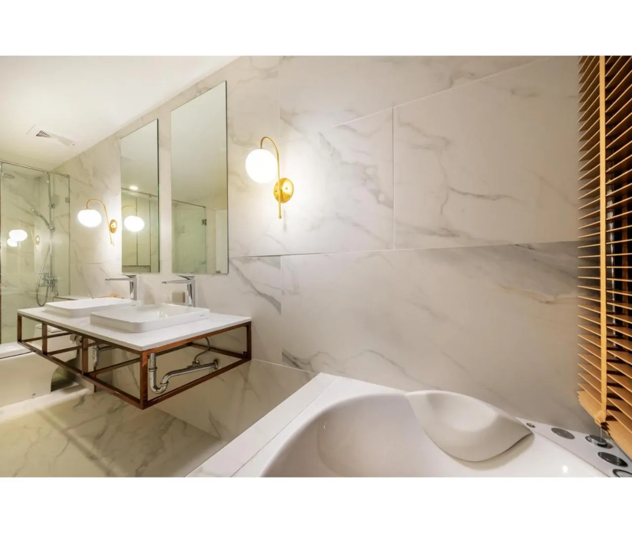 Bathroom in Nine River Hotel