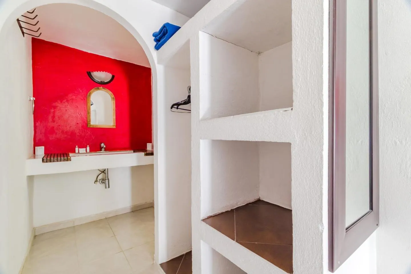 Ayenda Mesón del Río