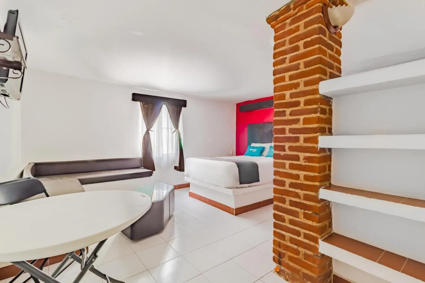 Ayenda Mesón del Río