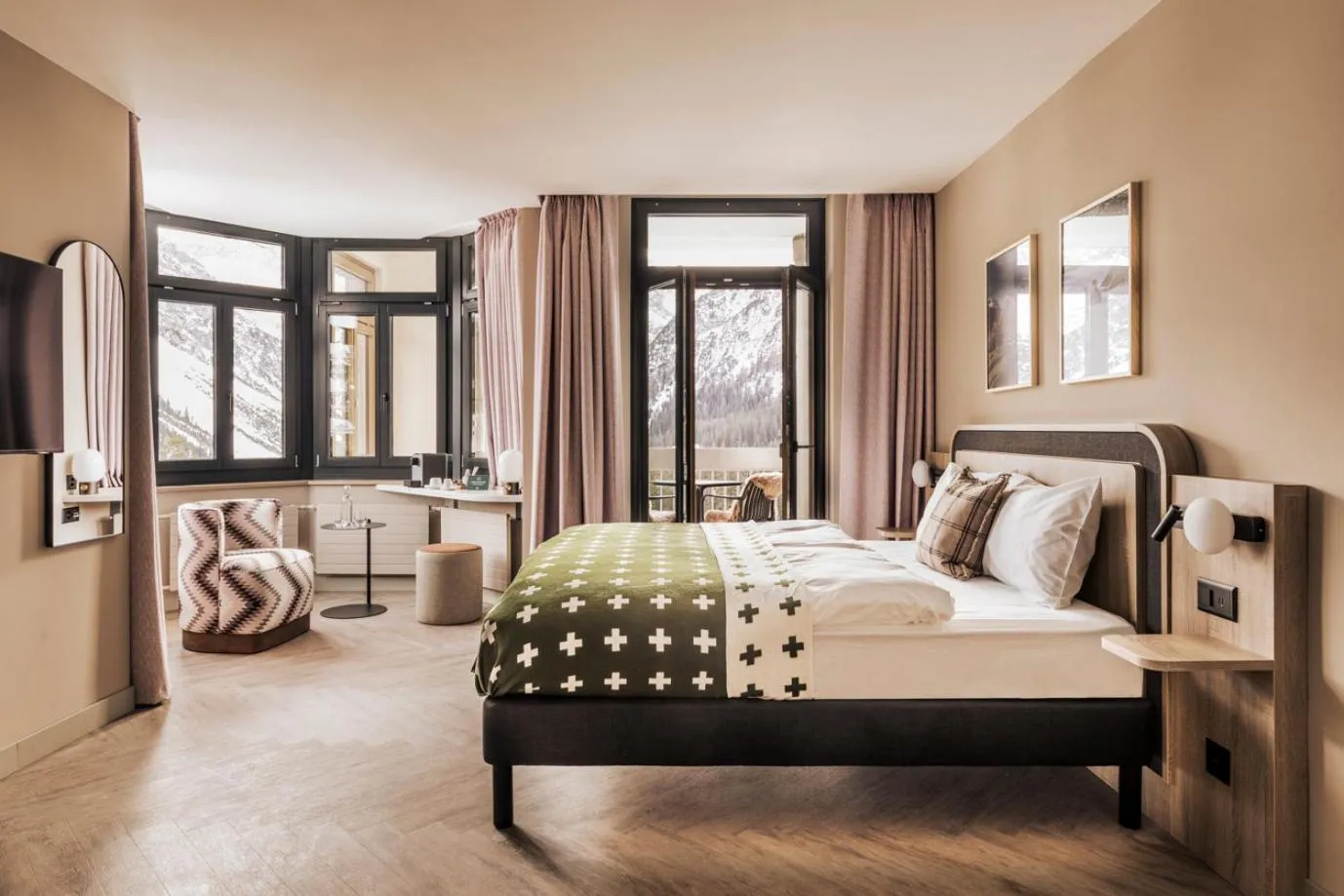 Bedroom, Bed in Hotel Altein Arosa, a Faern Collection Resort