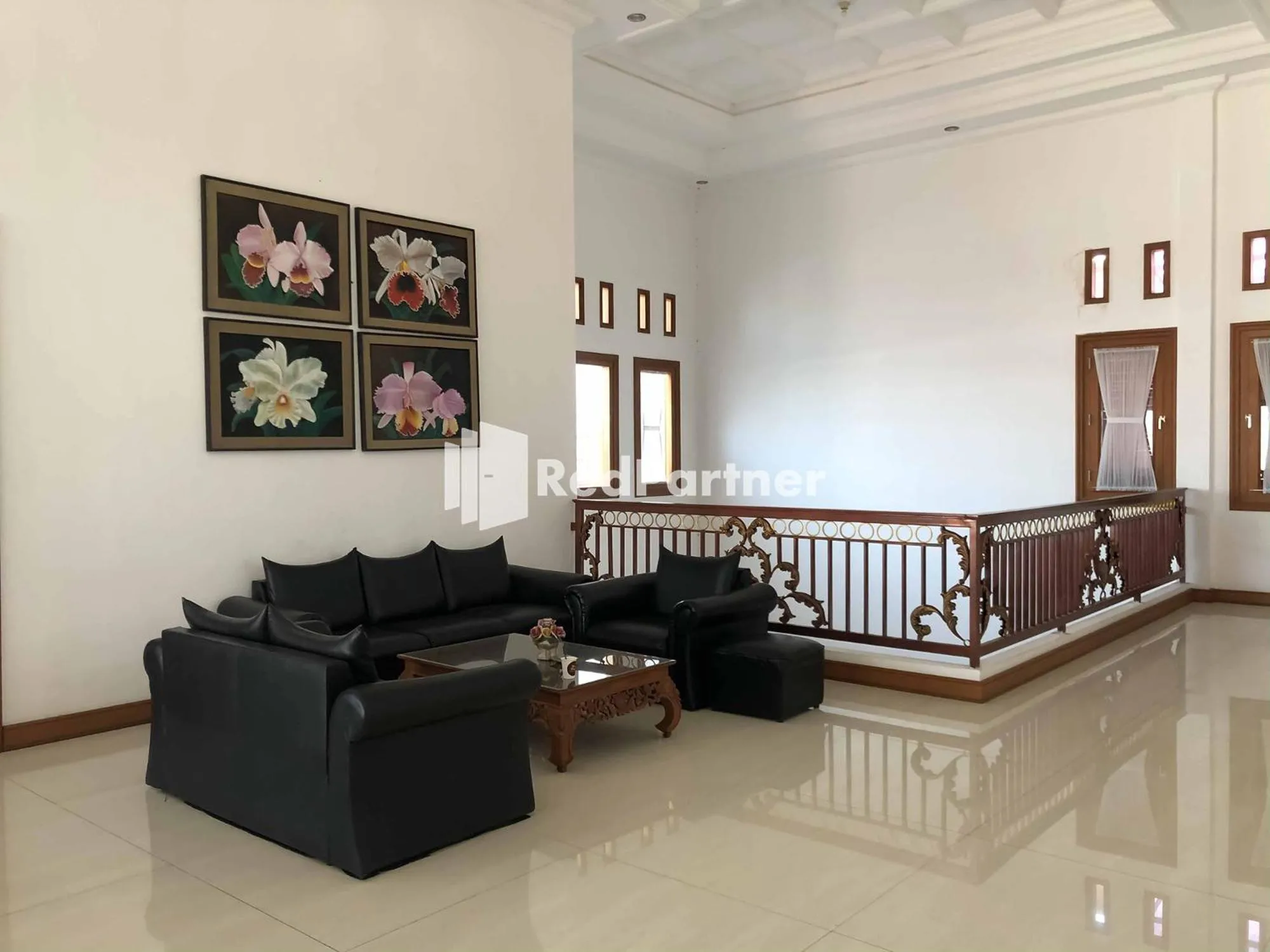 Seating area in RedDoorz at Daffi Araya