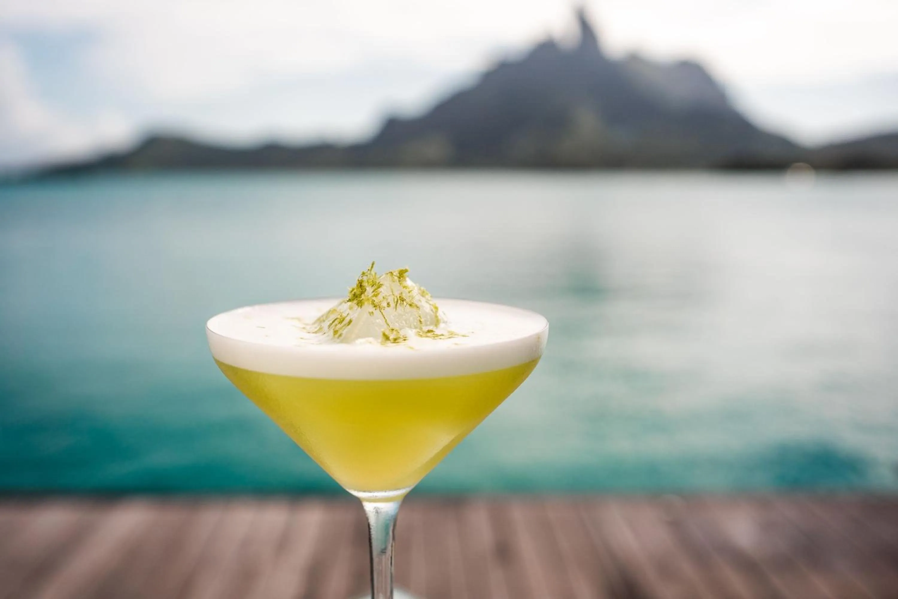 Lounge or bar in The St. Regis Bora Bora Resort