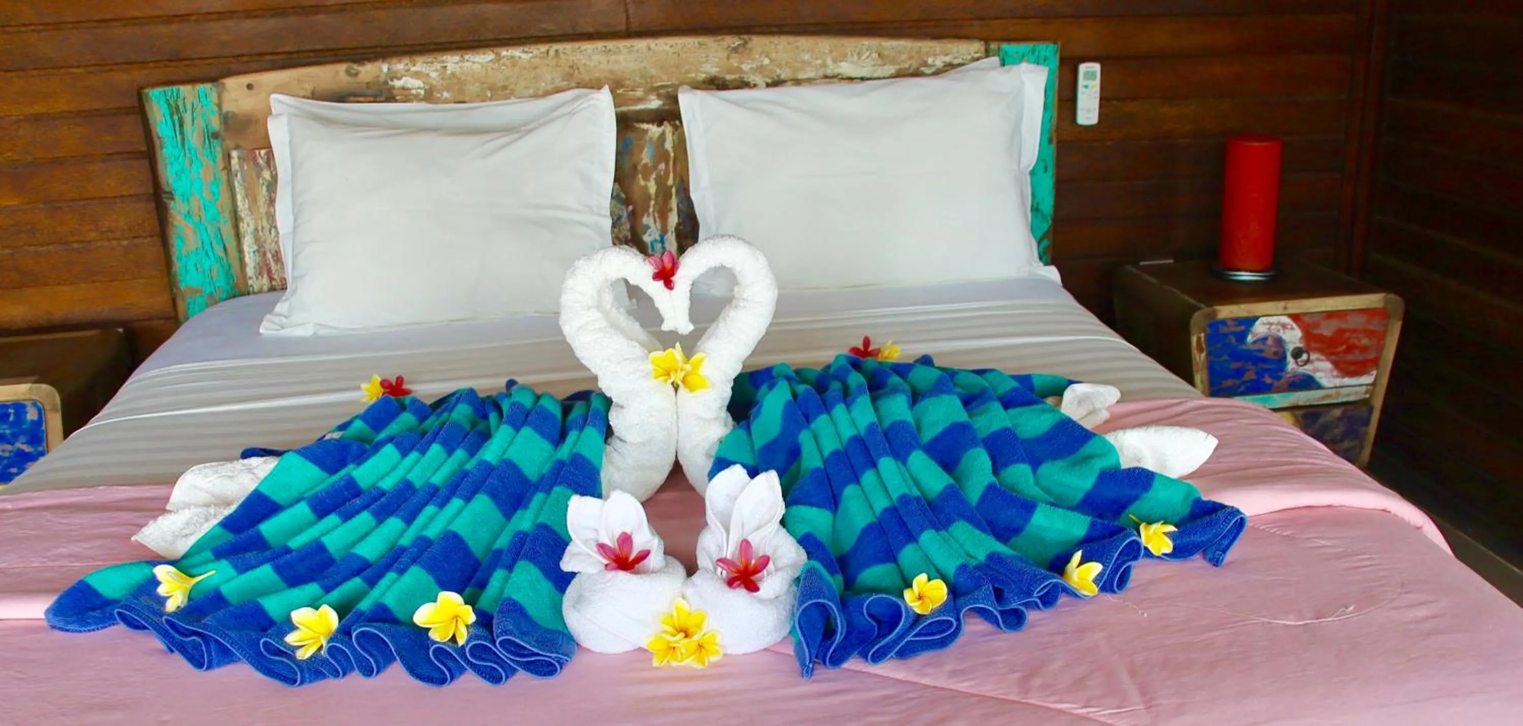 Bed in The Palms Ceningan Hotel