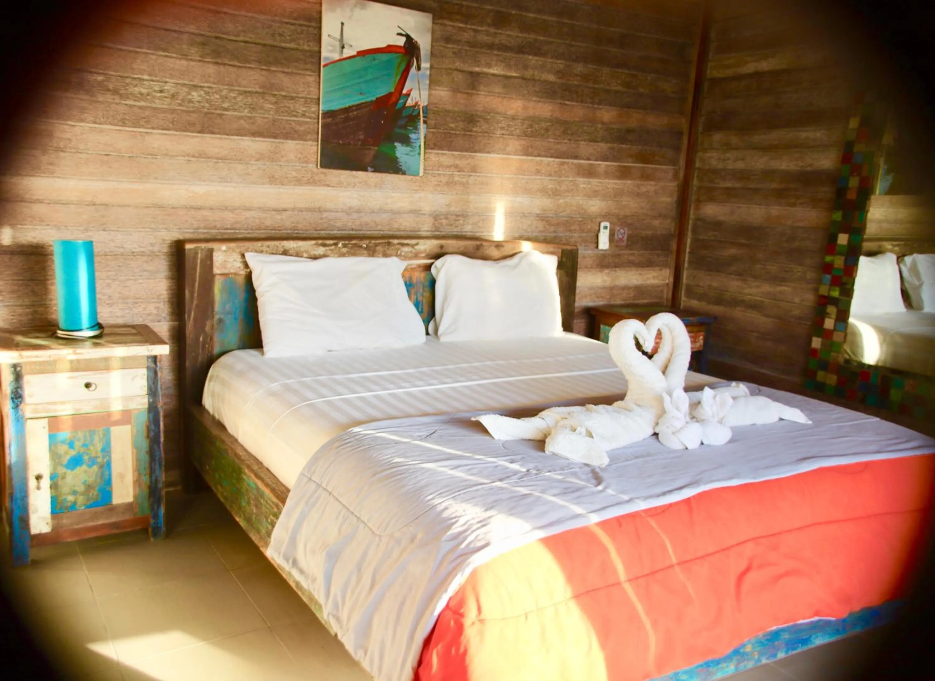 Photo of the whole room, Bed in The Palms Ceningan Hotel