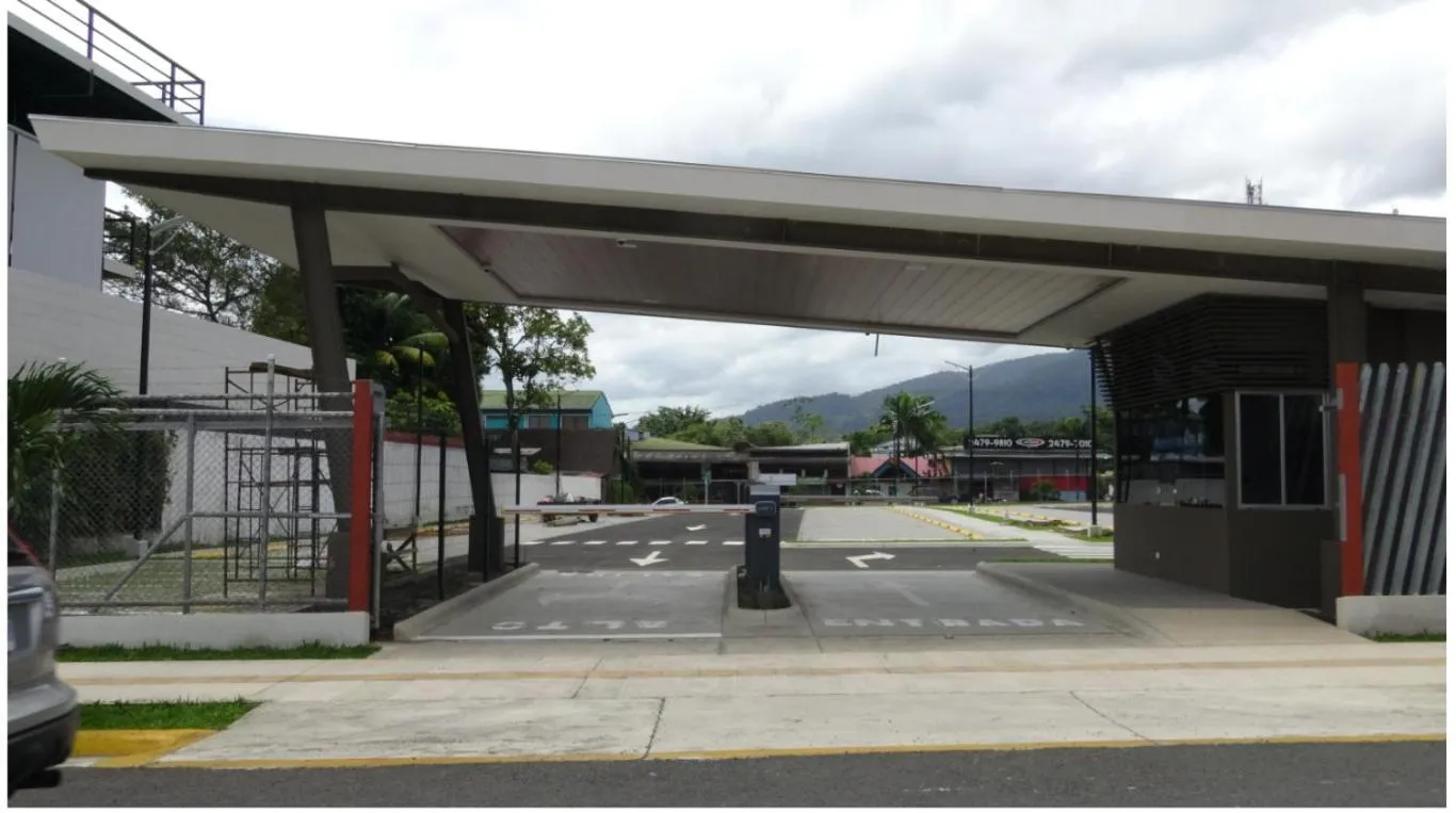 Parking in Poshtel Arenal
