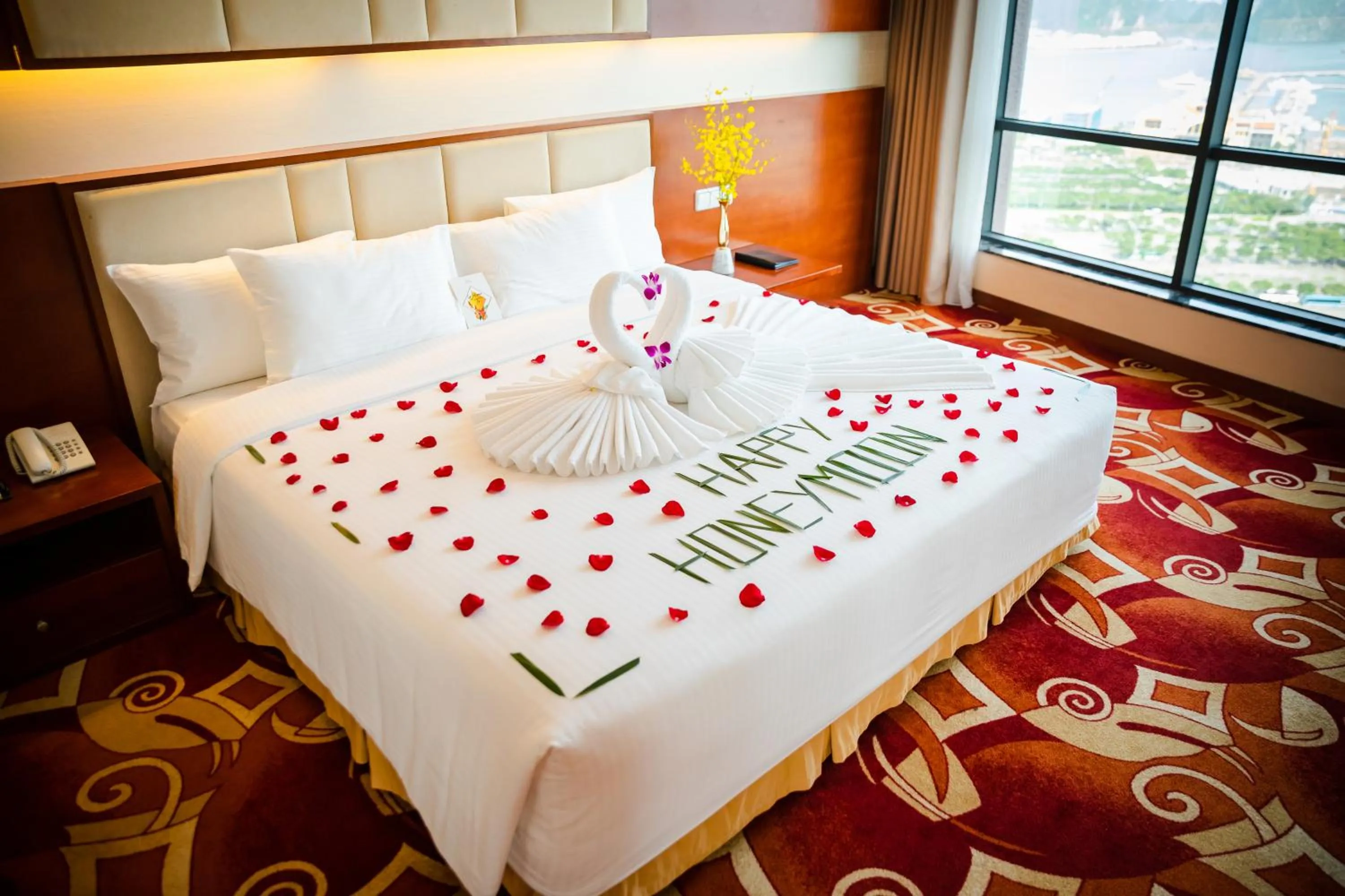 Bed in Muong Thanh Luxury Quang Ninh Hotel