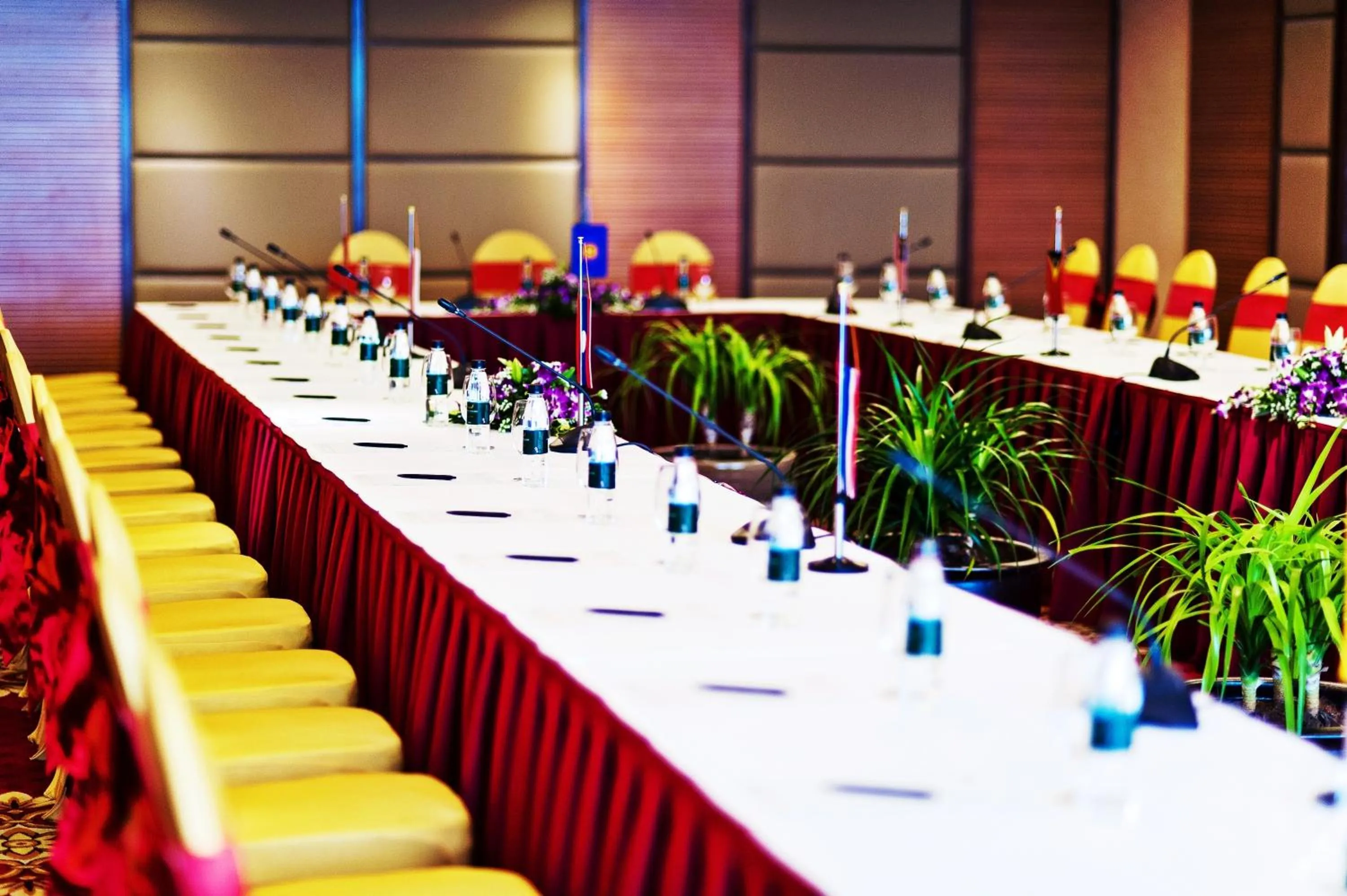 Meeting/conference room in Muong Thanh Luxury Quang Ninh Hotel