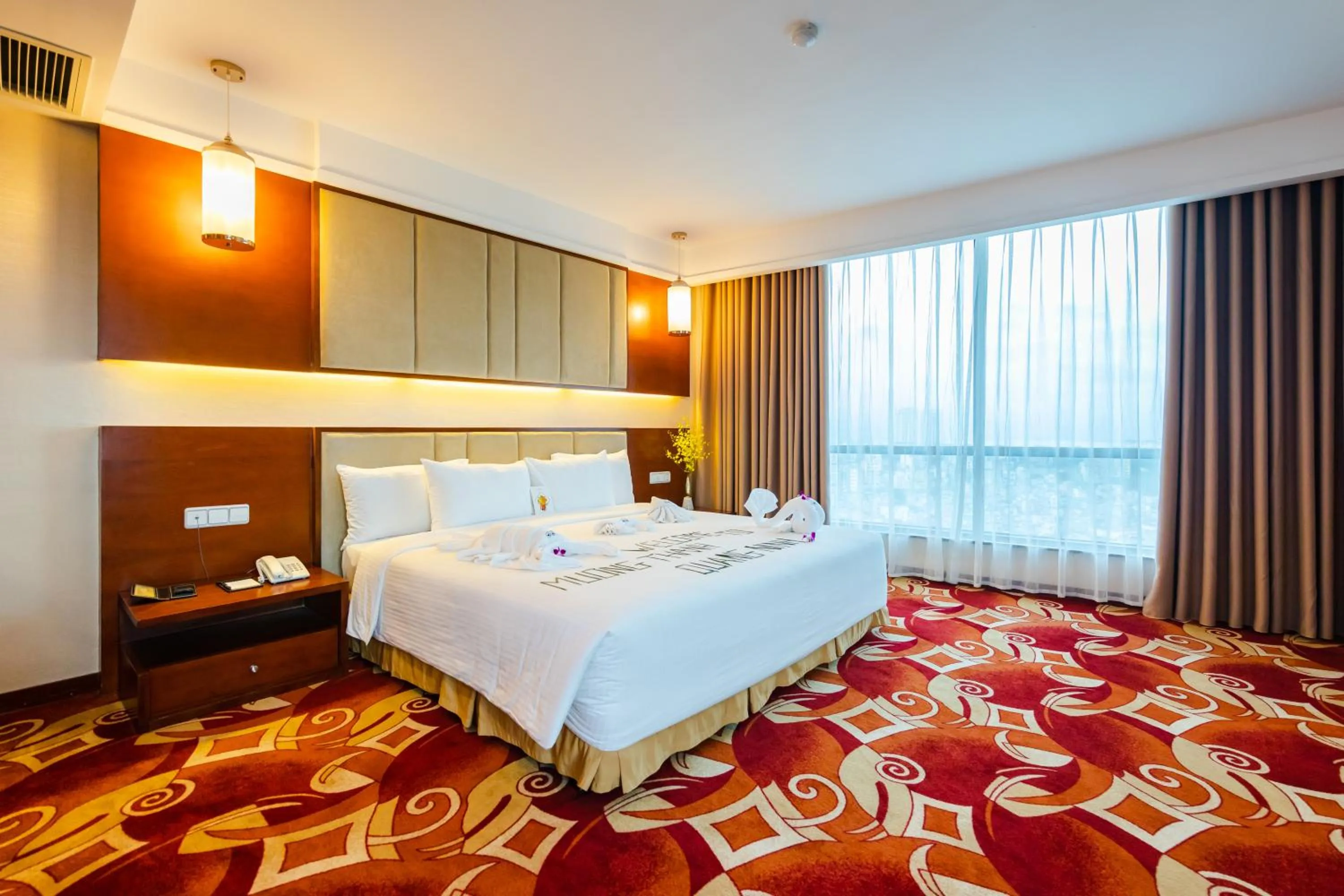 Bed in Muong Thanh Luxury Quang Ninh Hotel