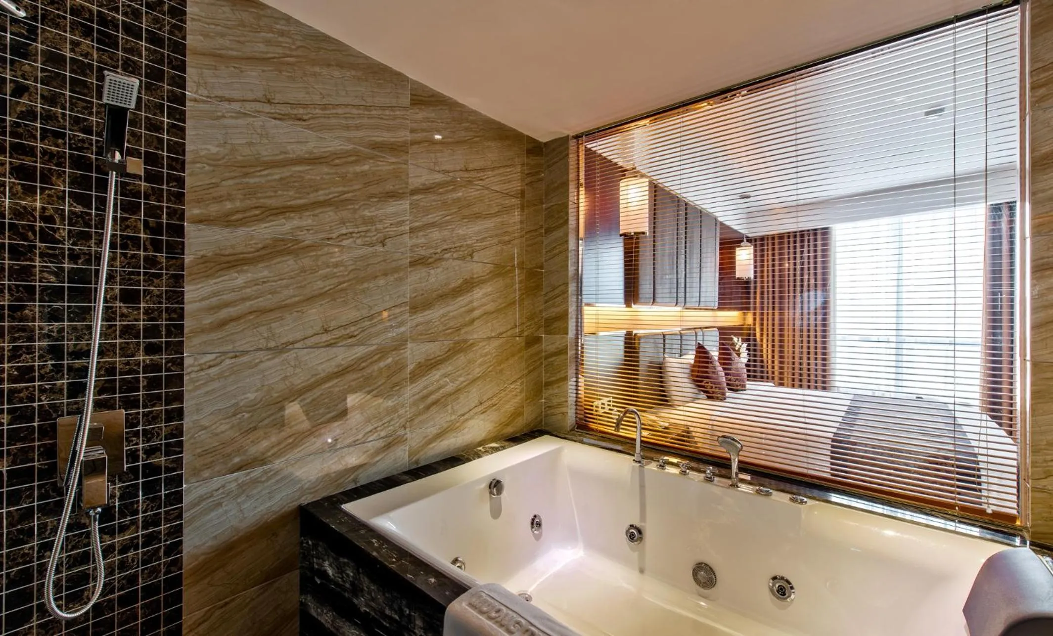 Bathroom, Bed in Muong Thanh Luxury Quang Ninh Hotel