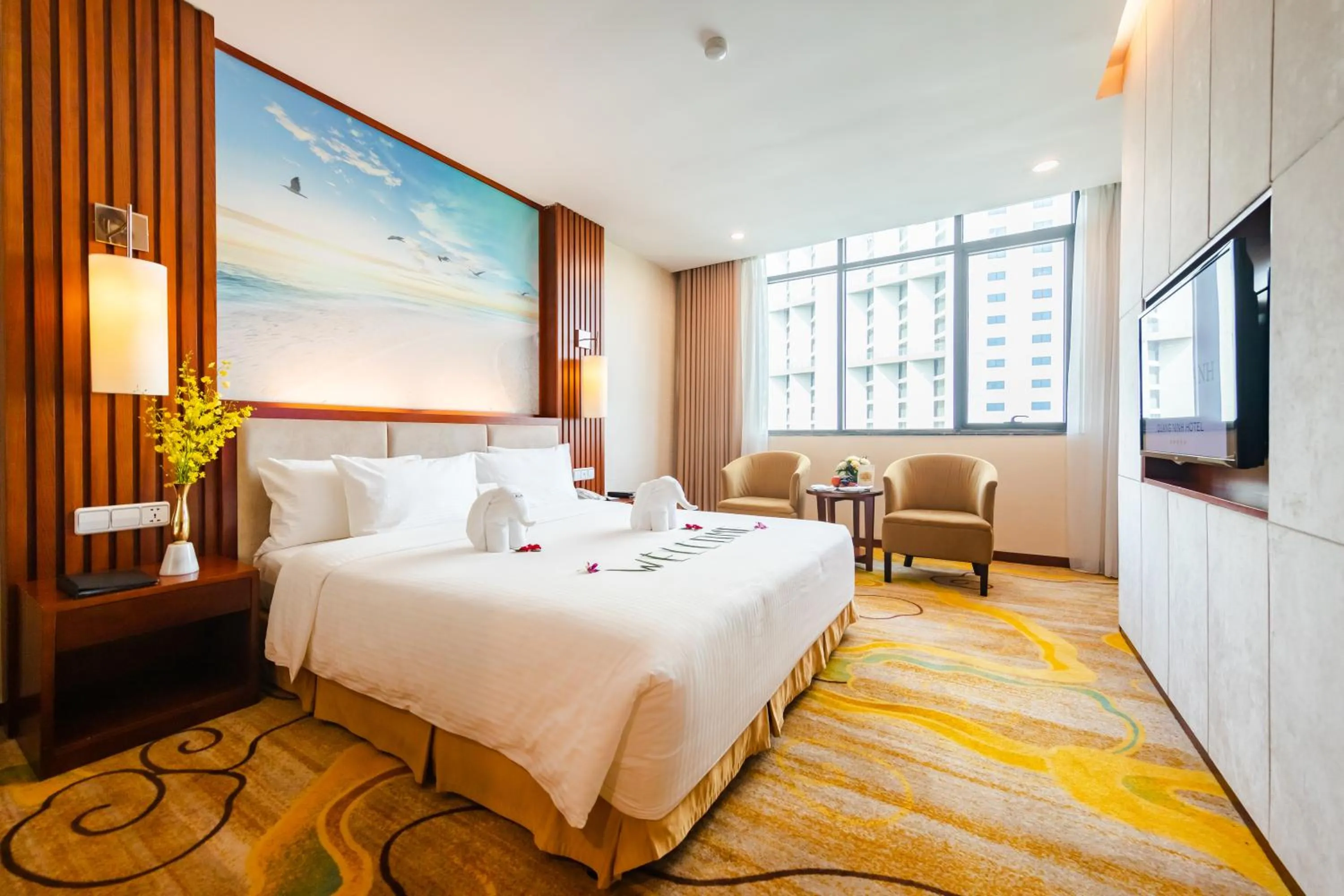 Bed in Muong Thanh Luxury Quang Ninh Hotel
