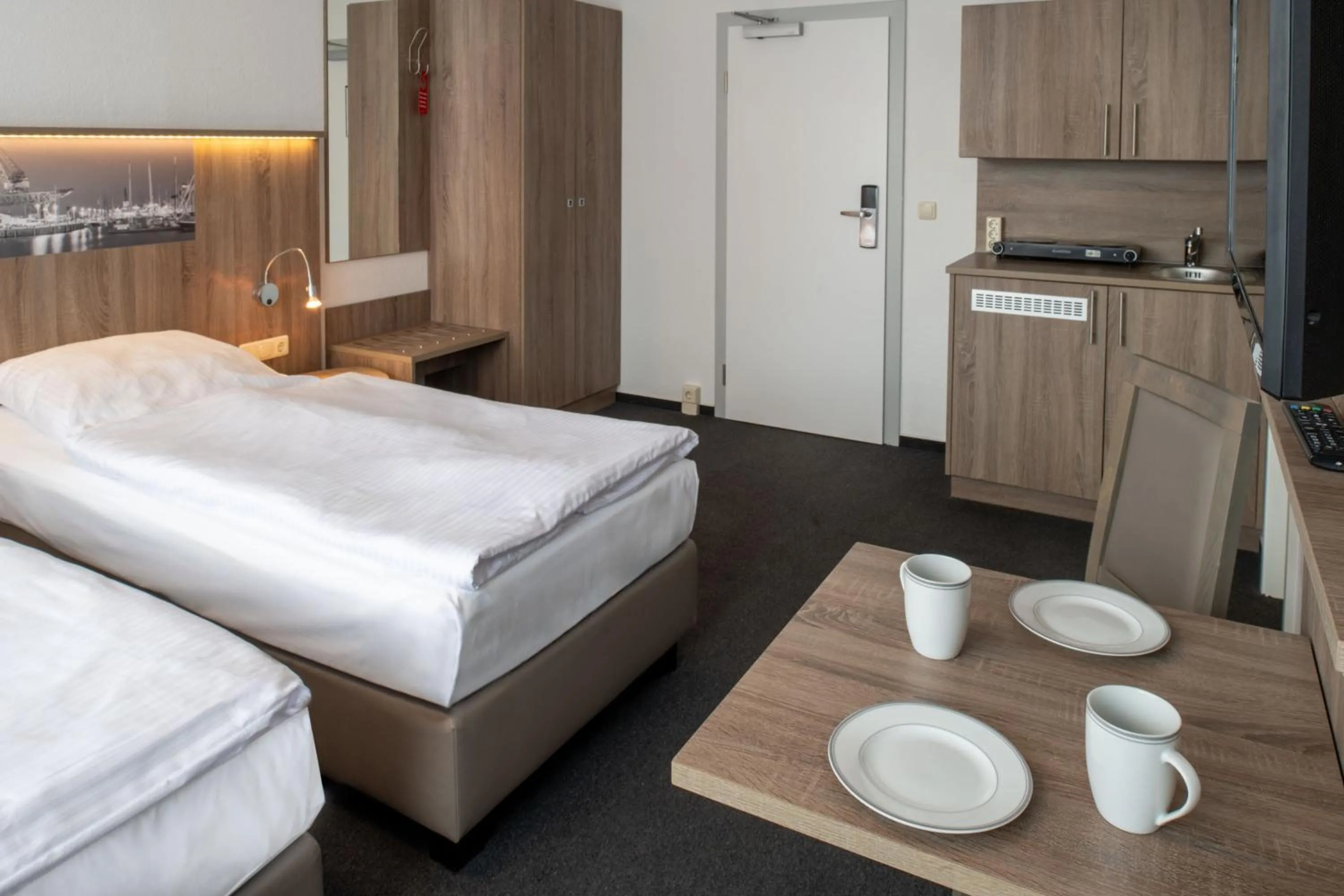 Photo of the whole room, Bed in Hotel & Gästehaus Rostock Lütten Klein