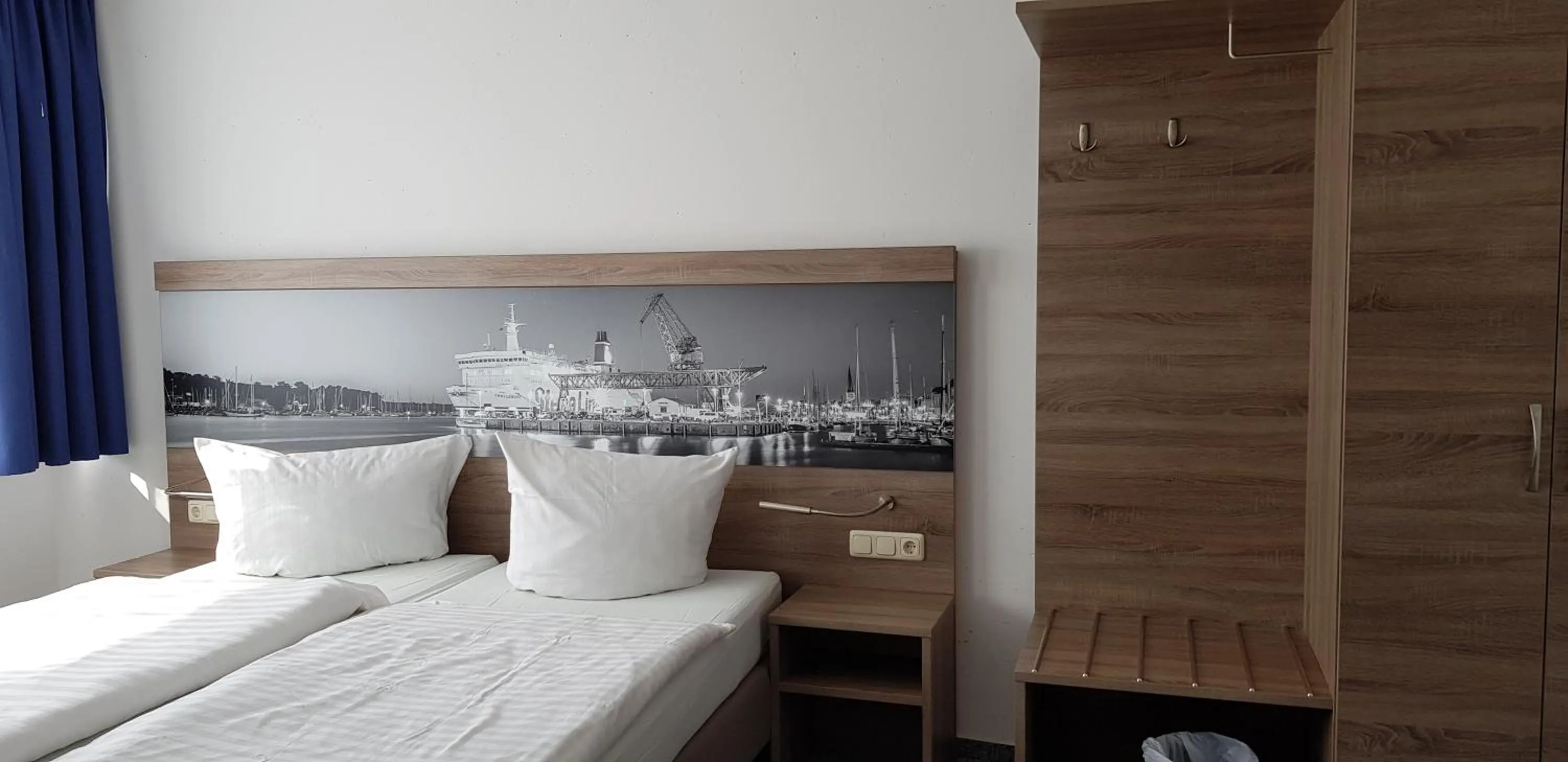 Bed in Hotel & Gästehaus Rostock Lütten Klein