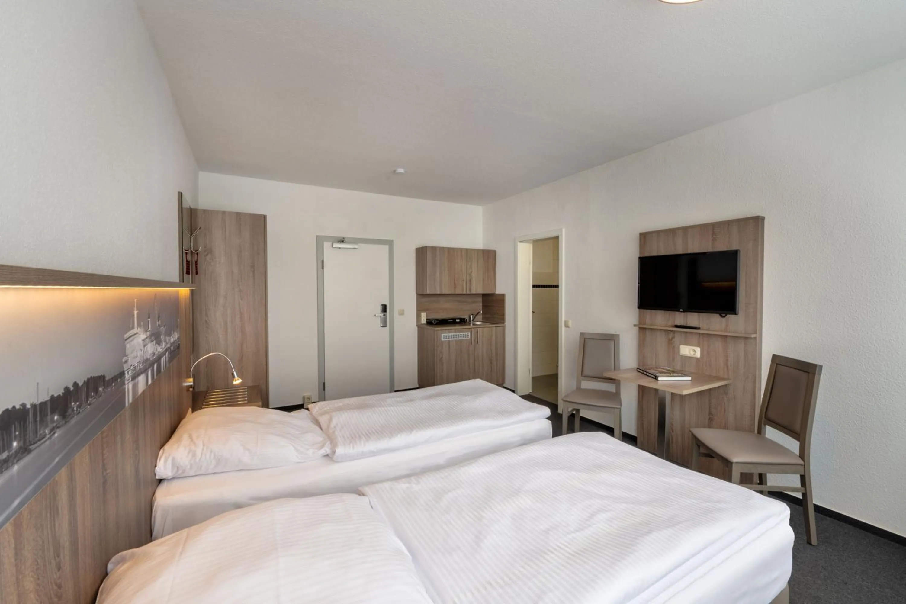 Living room, Bed in Hotel & Gästehaus Rostock Lütten Klein