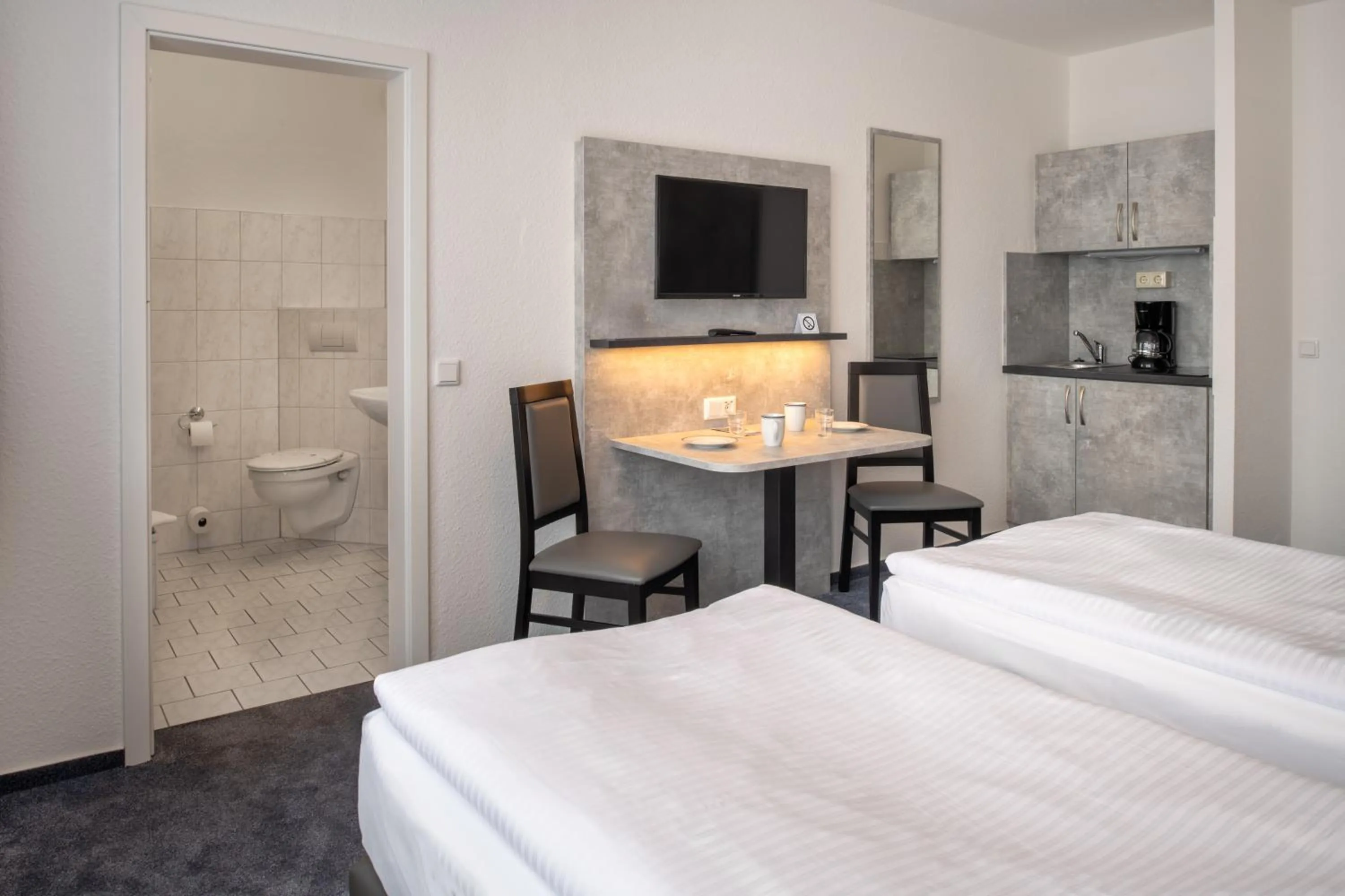 Photo of the whole room, Bed in Hotel & Gästehaus Rostock Lütten Klein