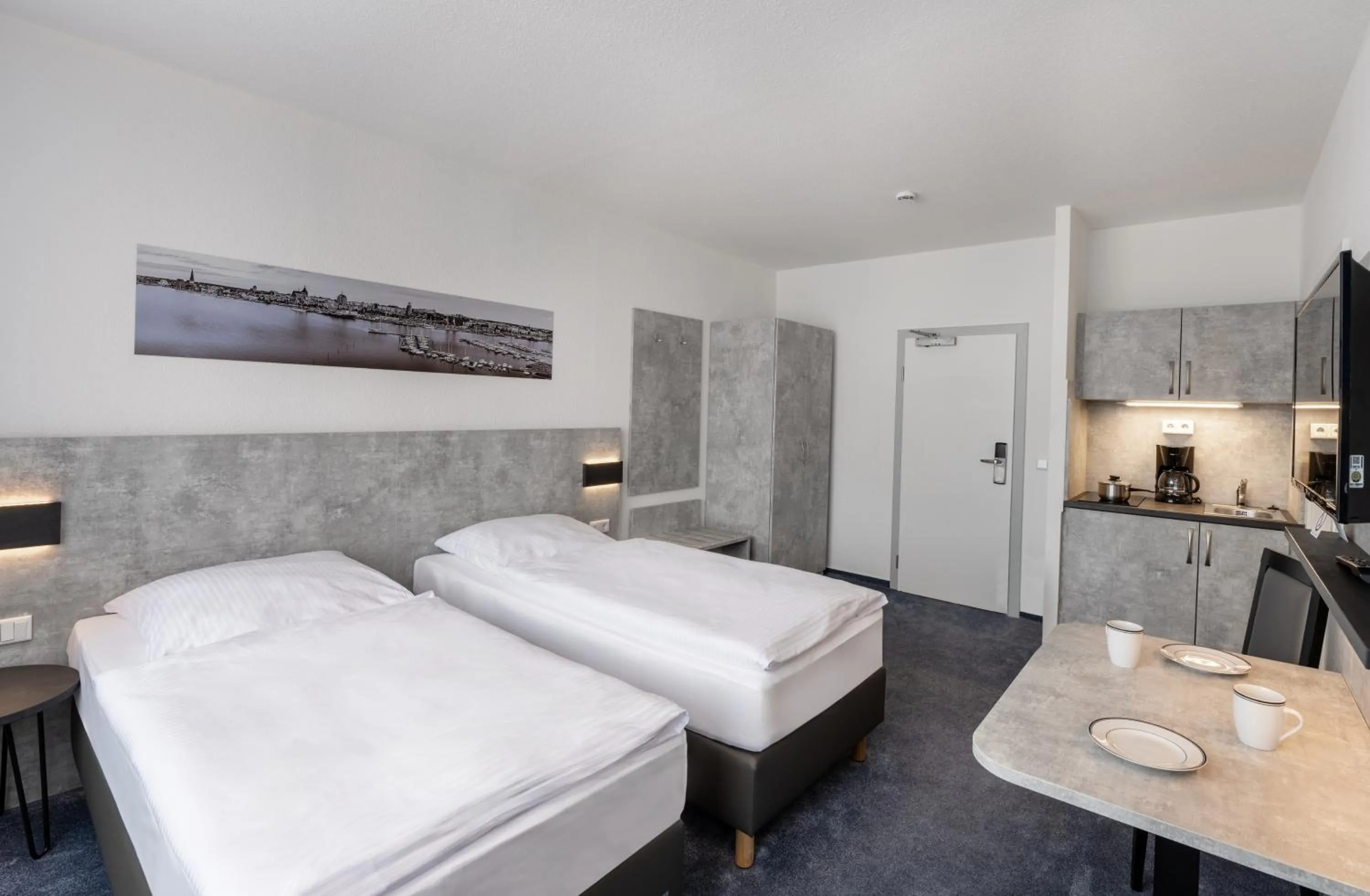 Photo of the whole room, Bed in Hotel & Gästehaus Rostock Lütten Klein