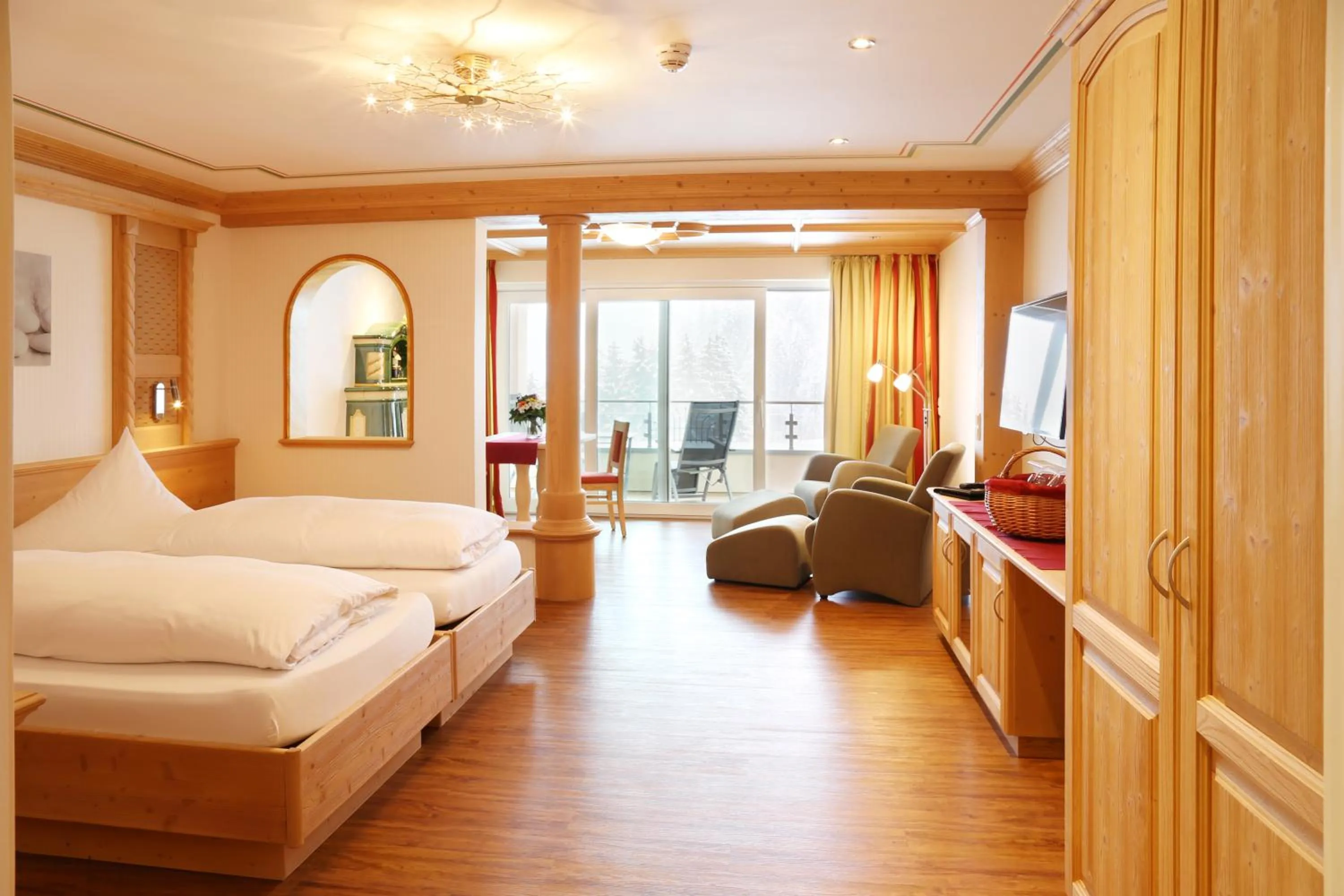 Photo of the whole room, Bed in Hotel Schwarzwald-Resort Rößle