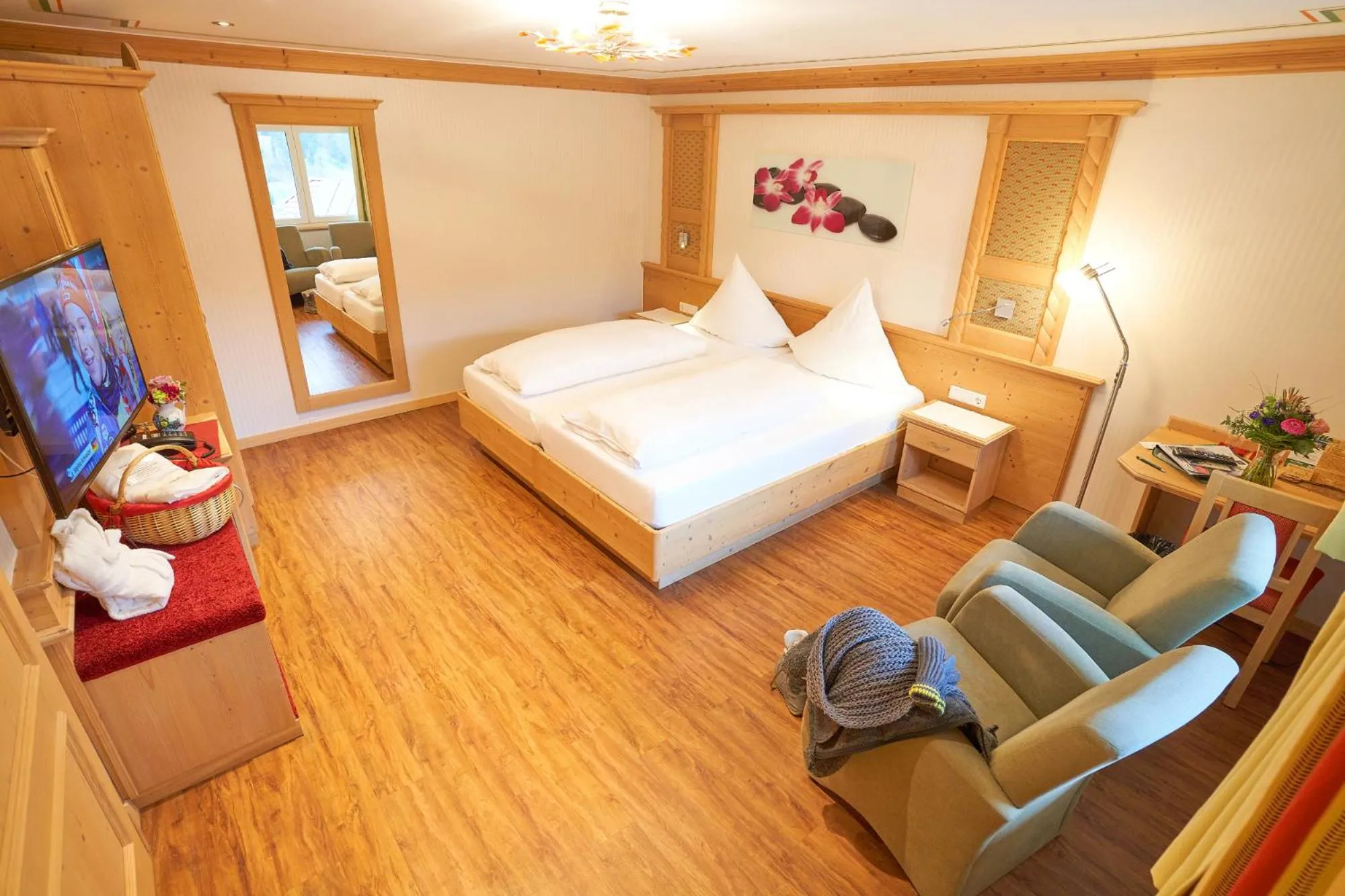 Photo of the whole room, Bed in Hotel Schwarzwald-Resort Rößle