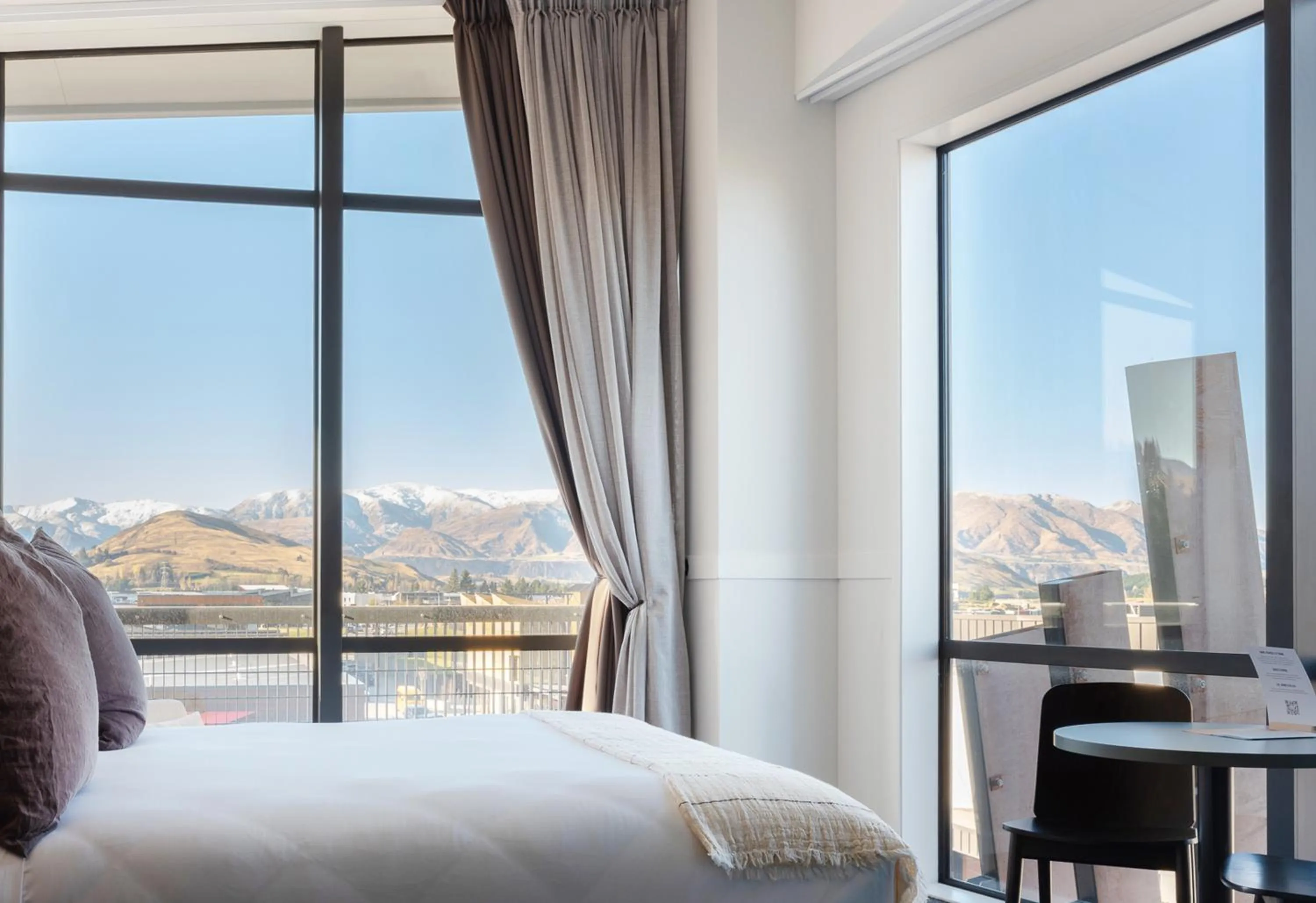 Mountain view, Bed in Sudima Queenstown Five Mile