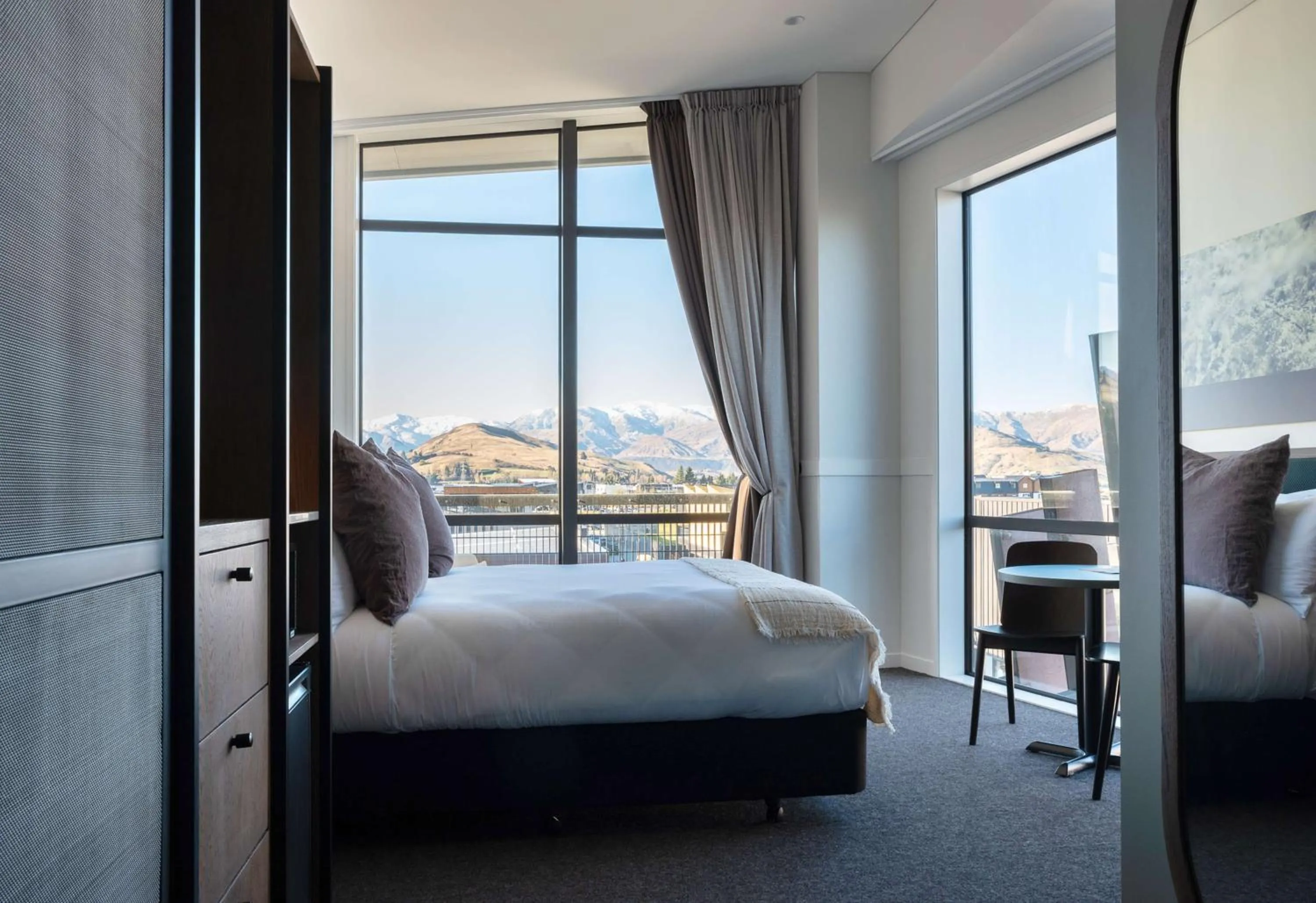 Bedroom, Bed in Sudima Queenstown Five Mile