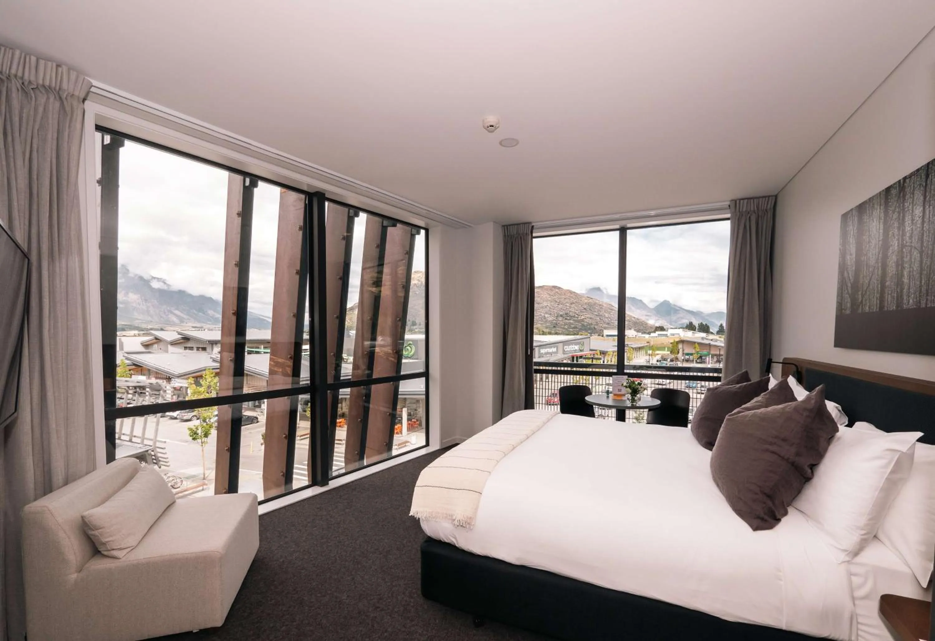 Bedroom, Bed in Sudima Queenstown Five Mile