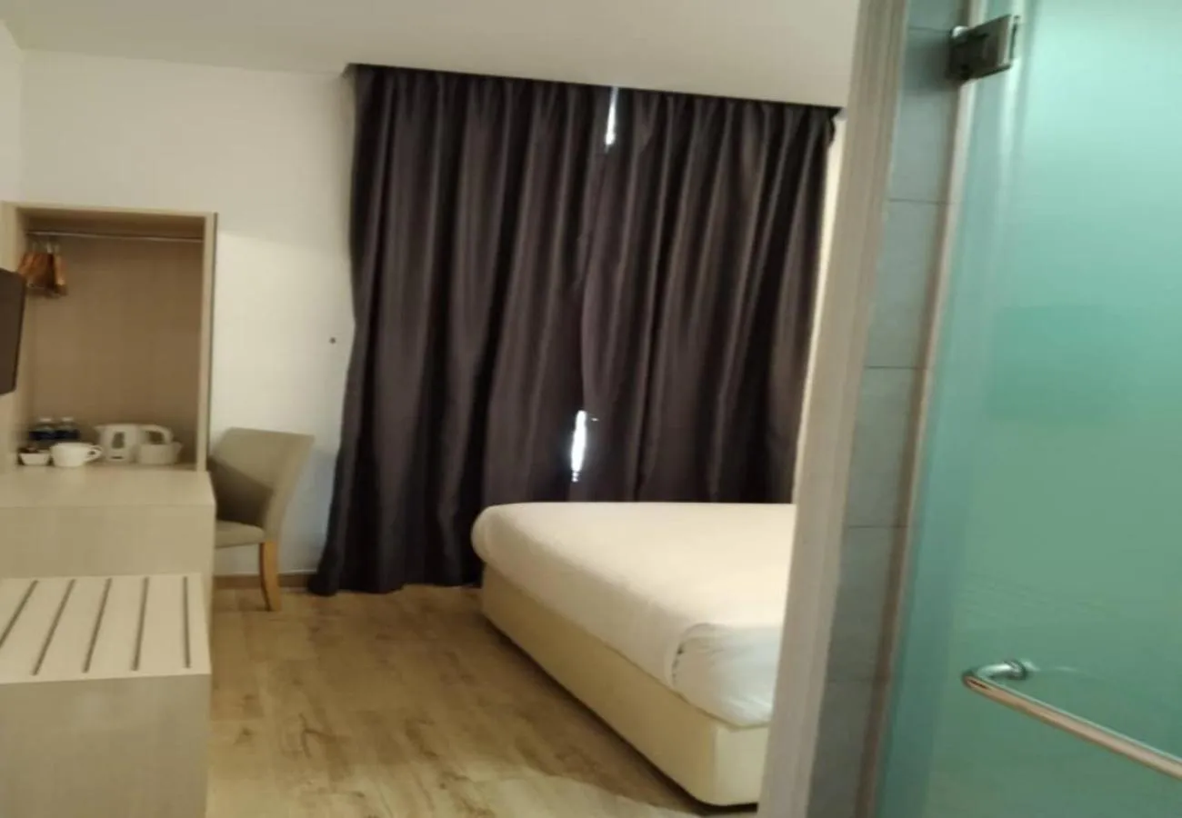 Coffee/tea facilities, Bed in Minimalist Hotel