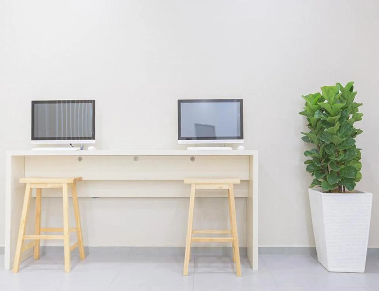 TV and multimedia in Minimalist Hotel