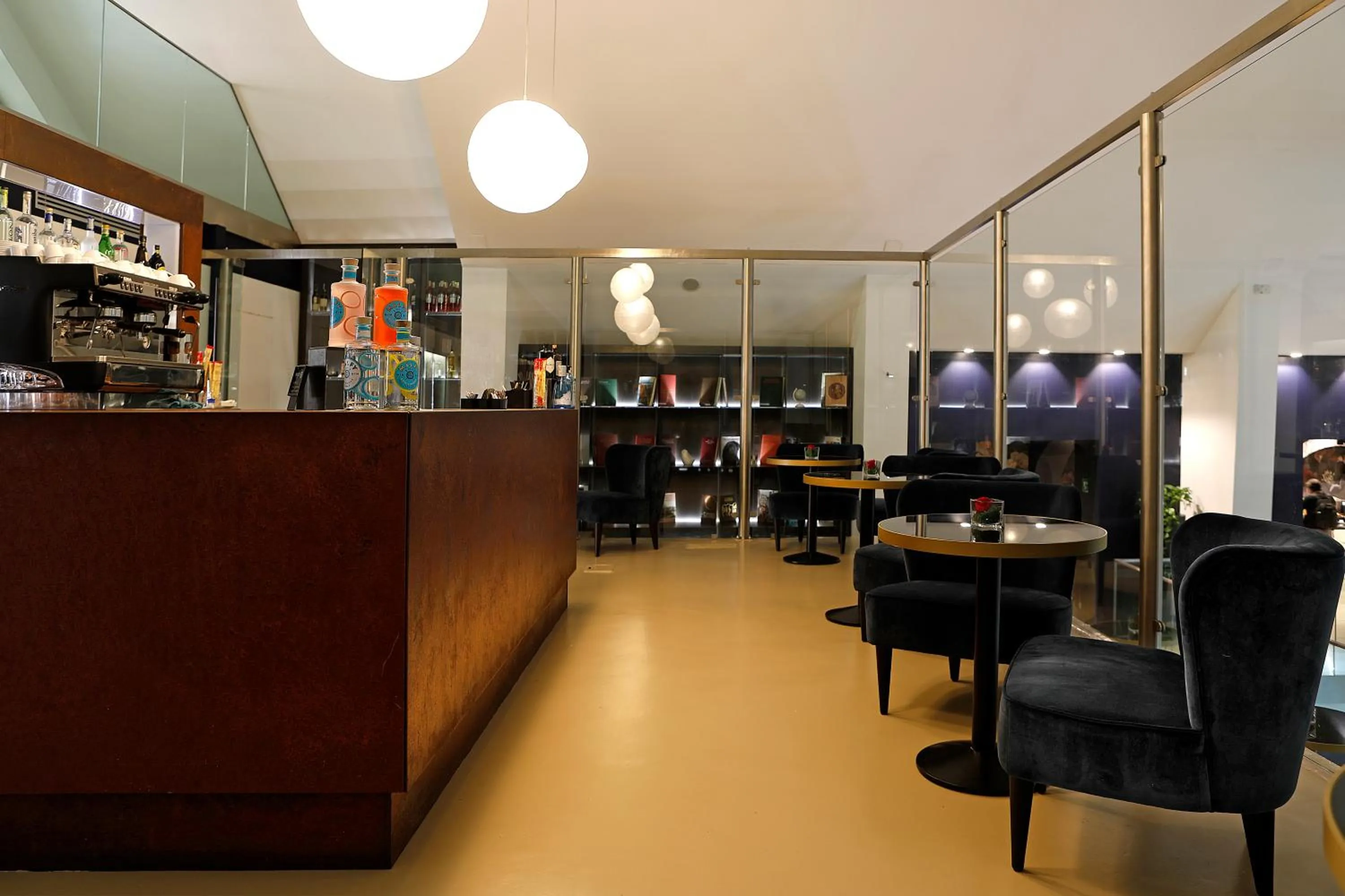 Restaurant/places to eat in Rome Life Hotel