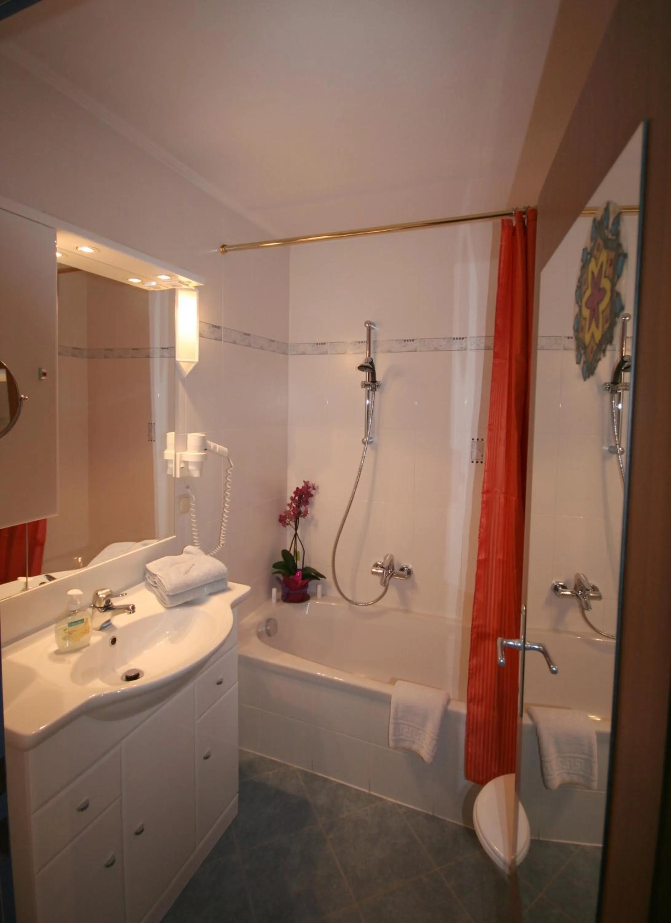 Bathroom in Hotel-Garni Schernthaner