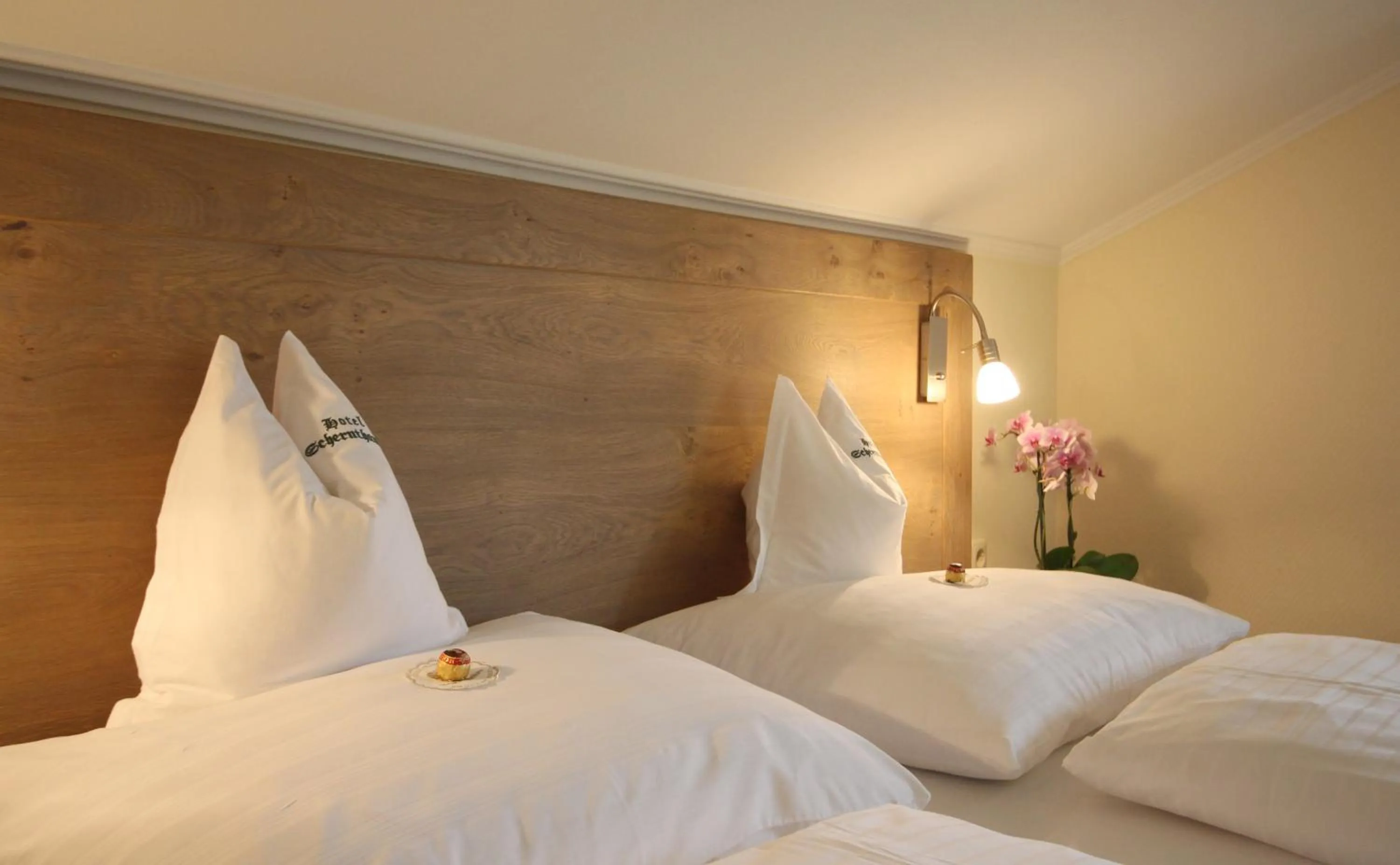 Photo of the whole room, Bed in Hotel-Garni Schernthaner