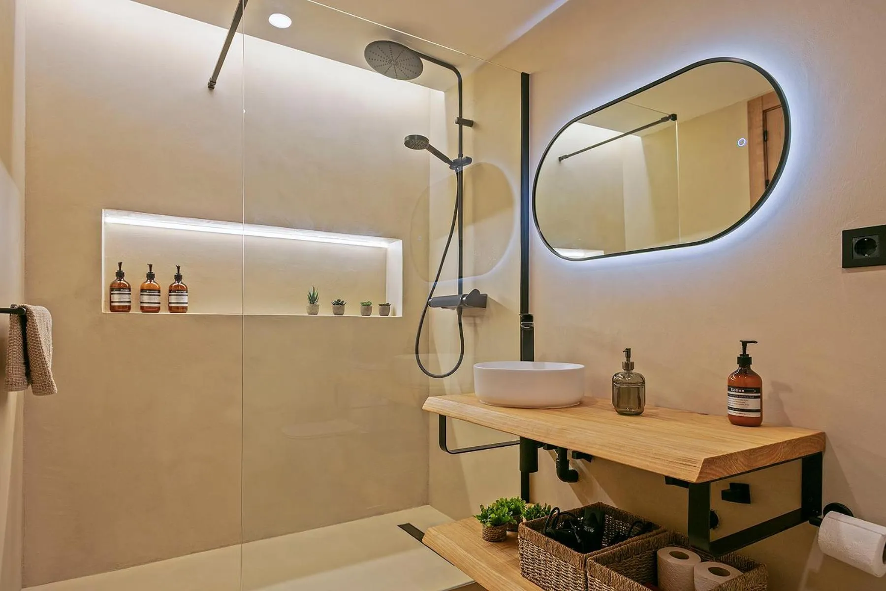 Shower in Olivia Barcelona