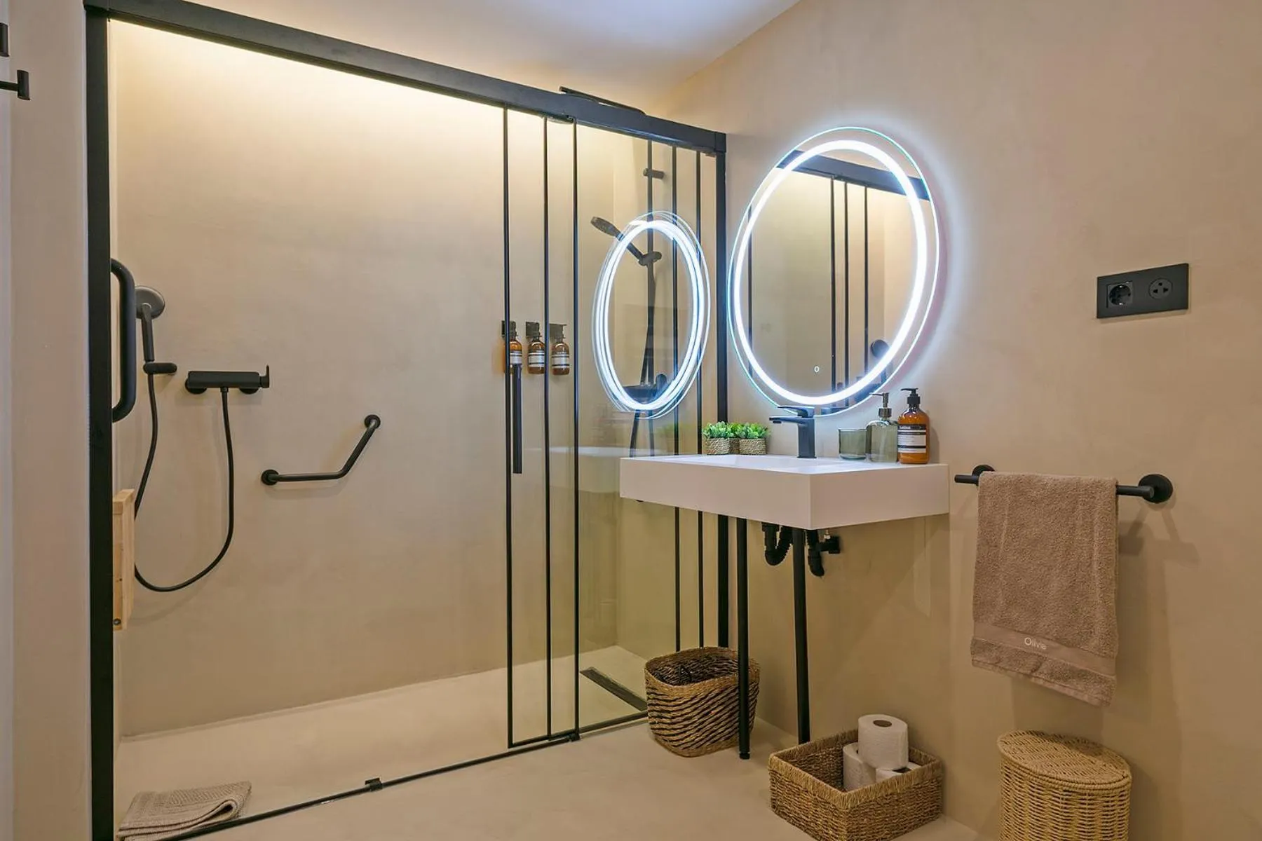Shower in Olivia Barcelona