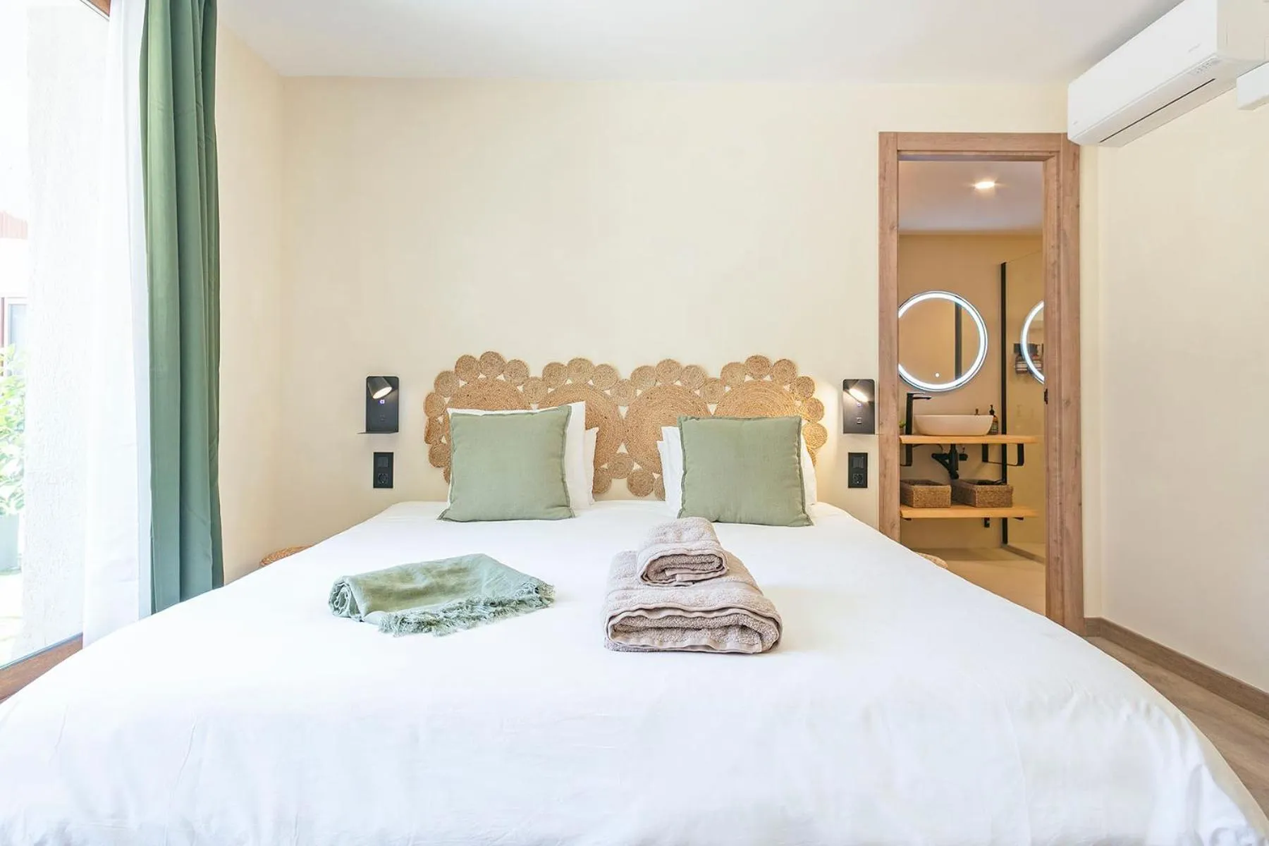 Bed in Olivia Barcelona