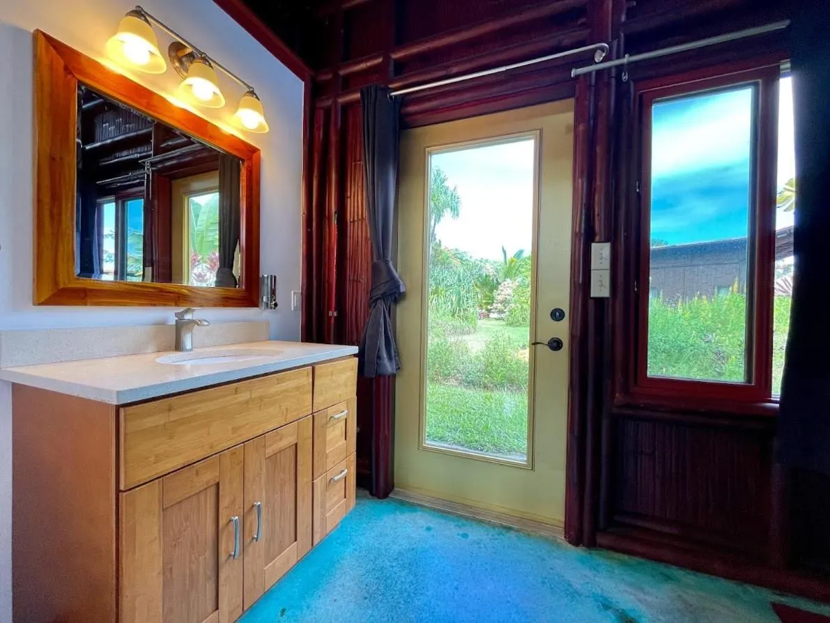 Bathroom in Kalani Oceanside Retreat
