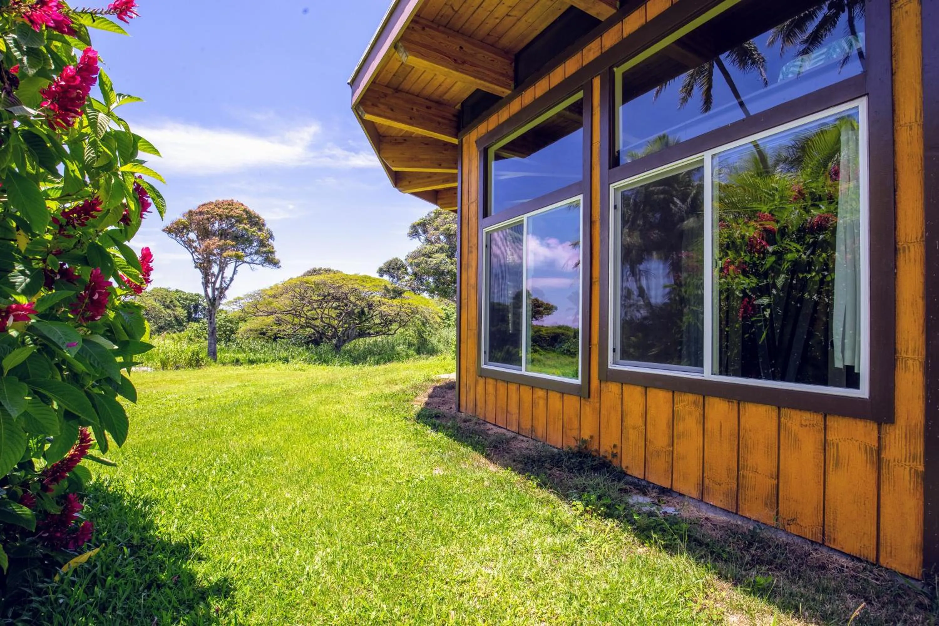 Property building in Kalani Oceanside Retreat