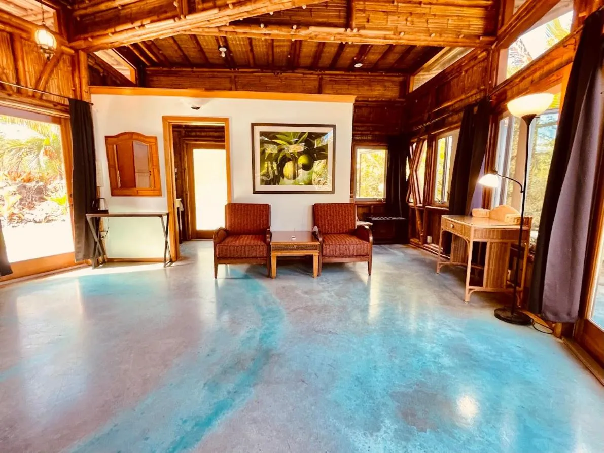Seating area in Kalani Oceanside Retreat