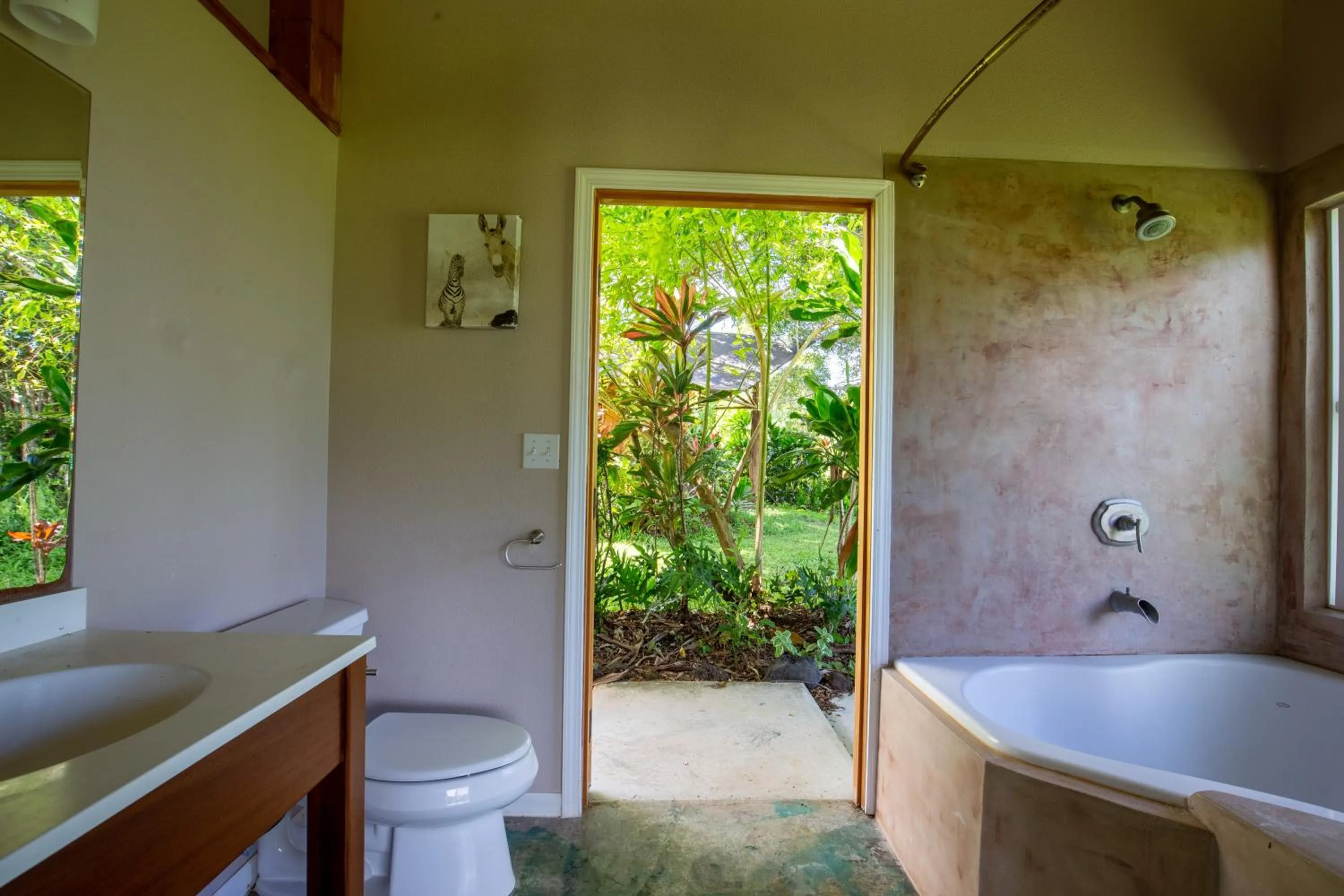 Bathroom in Kalani Oceanside Retreat
