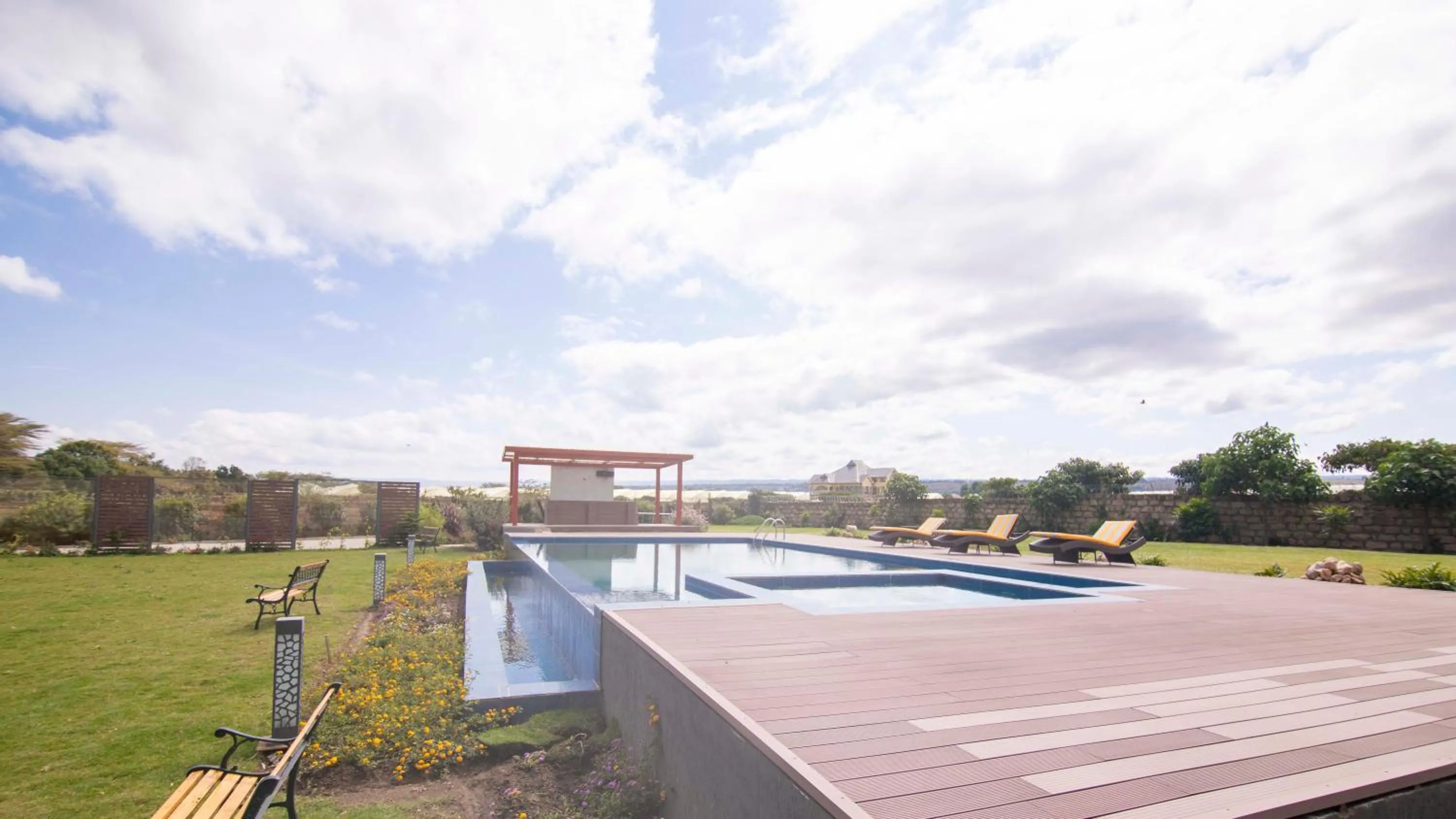 Swimming pool in Eseriani The Resort