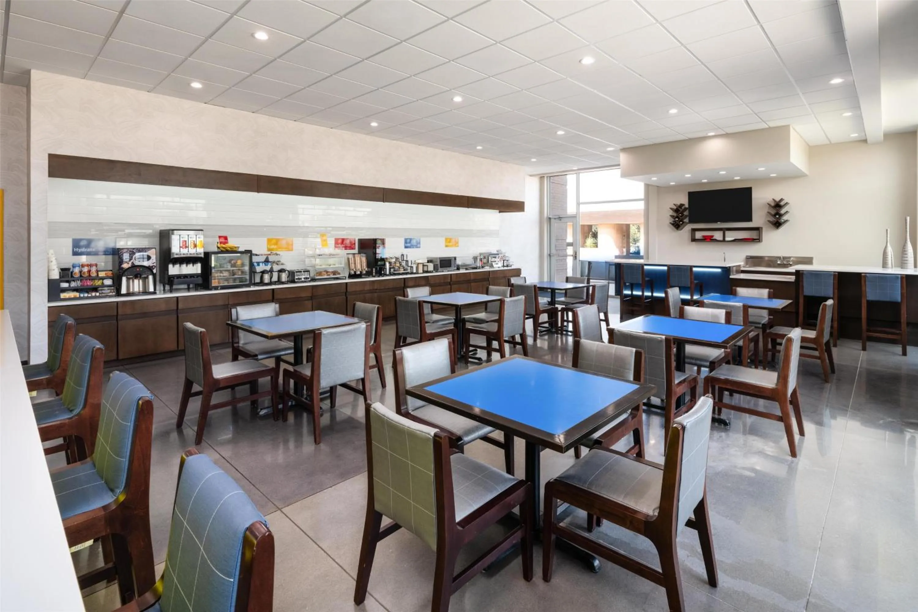 Restaurant/places to eat in GLō Best Western Enid OK Downtown - Convention Center Hotel